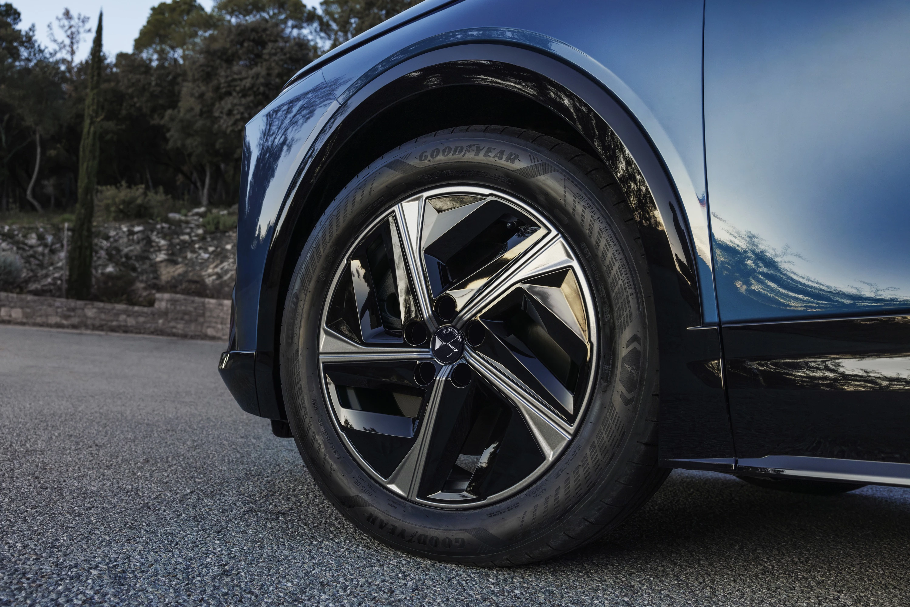 DS N°8 FWD Long Range wheels view