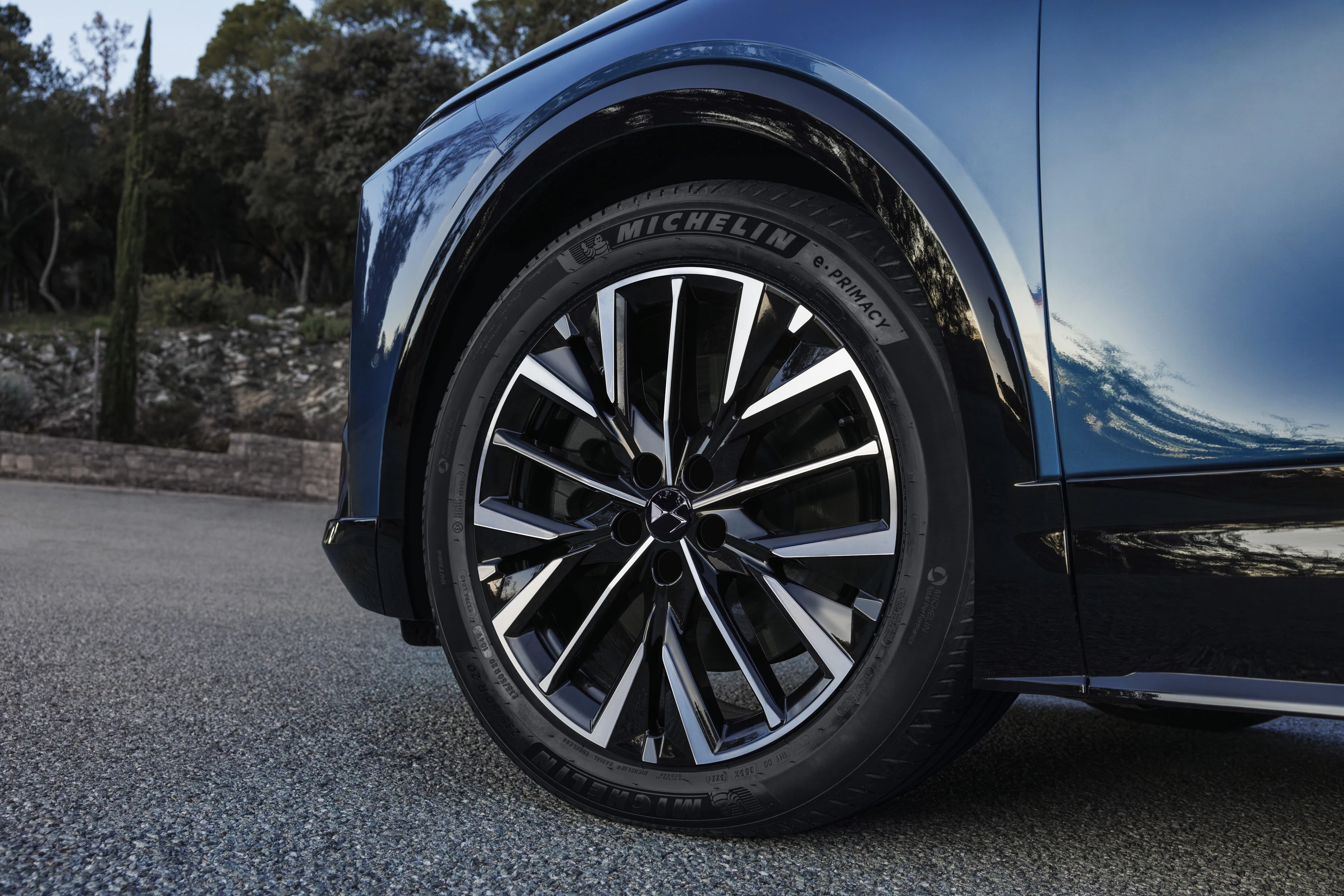 DS N°8 FWD Long Range wheels view