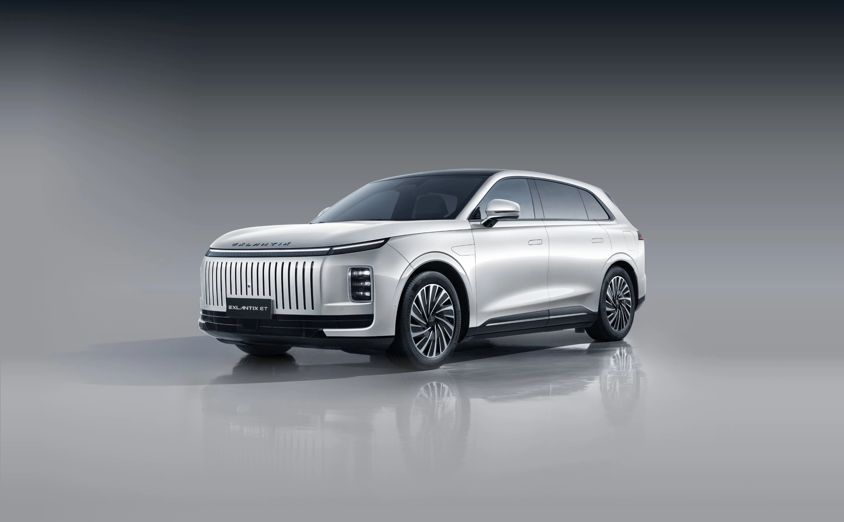 Exlantix ET 100kWh AWD exterior view