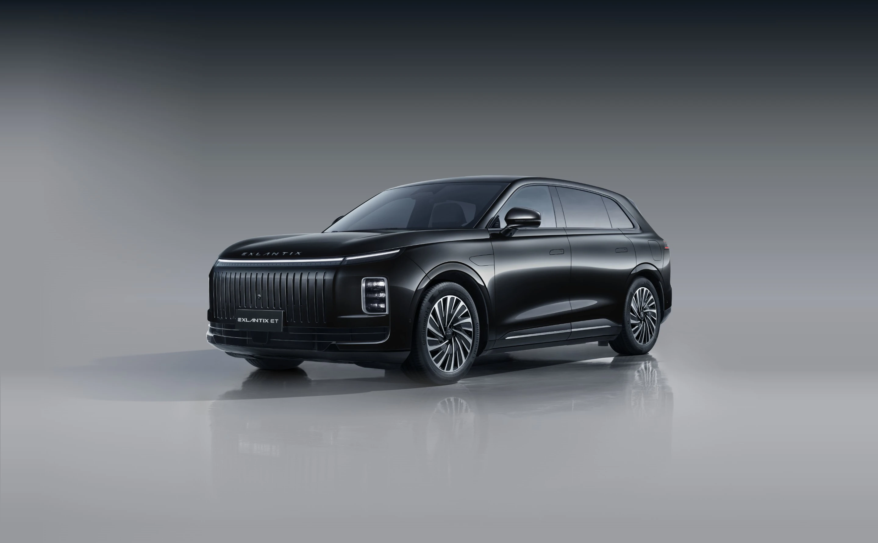 Exlantix ET 100kWh AWD exterior view