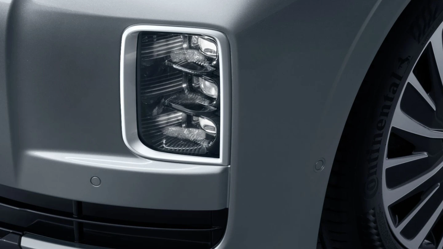 Exlantix ET 100kWh AWD headlights view