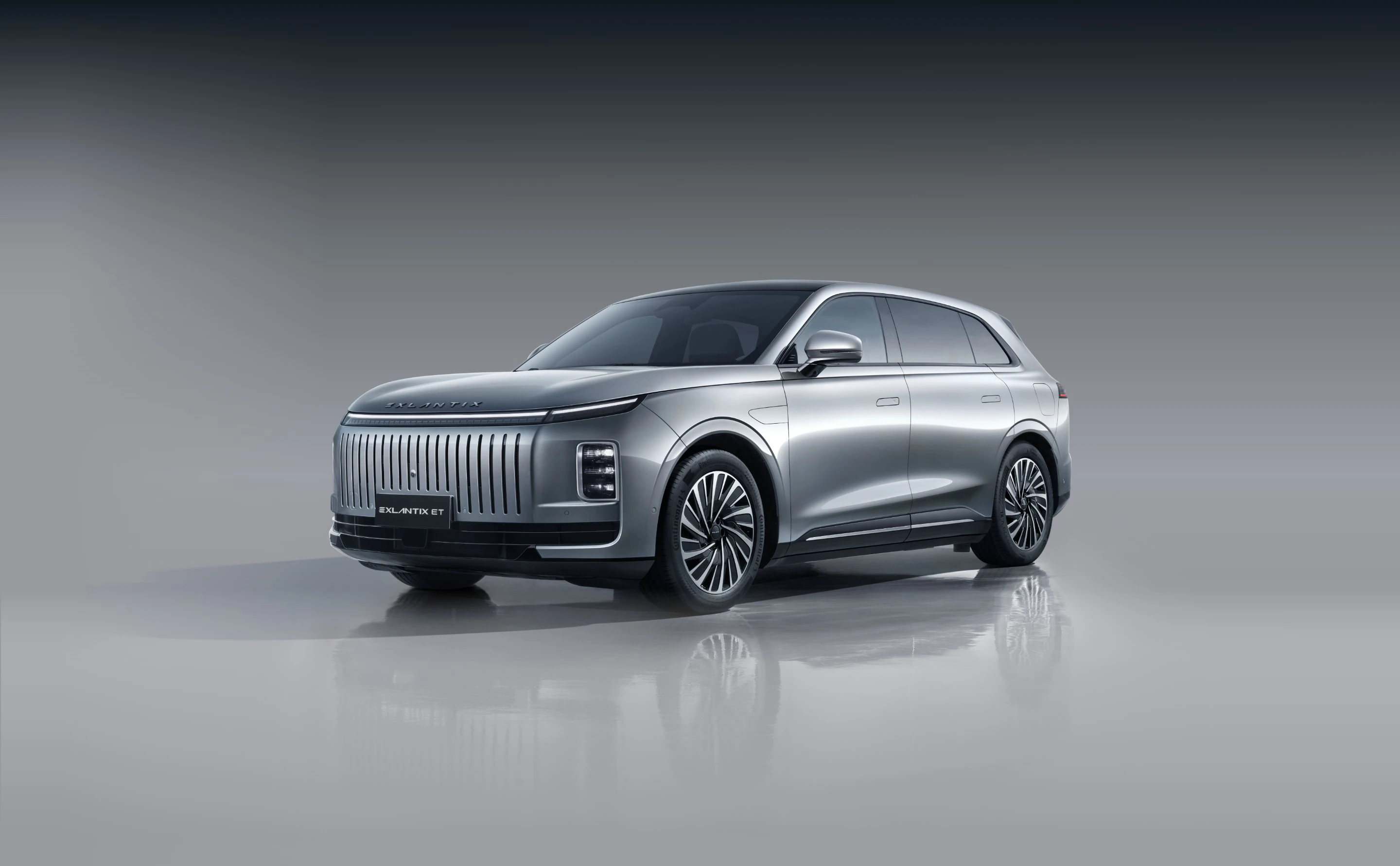 Exlantix ET 77kWh AWD exterior view