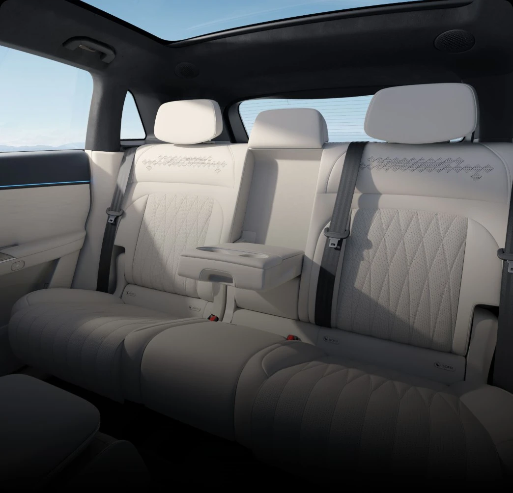 Exlantix ET 77kWh AWD secondrowseats view