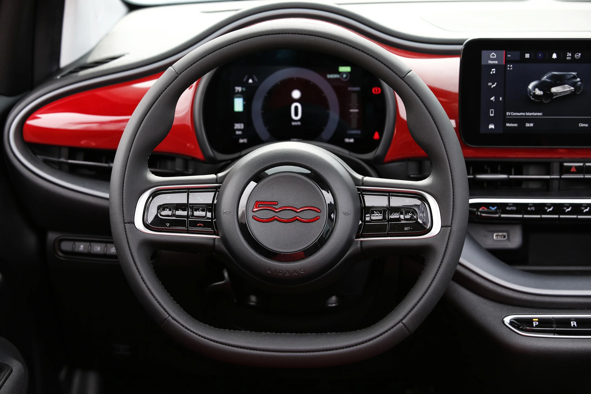 Fiat 500e 24 kWh steeringwheel view
