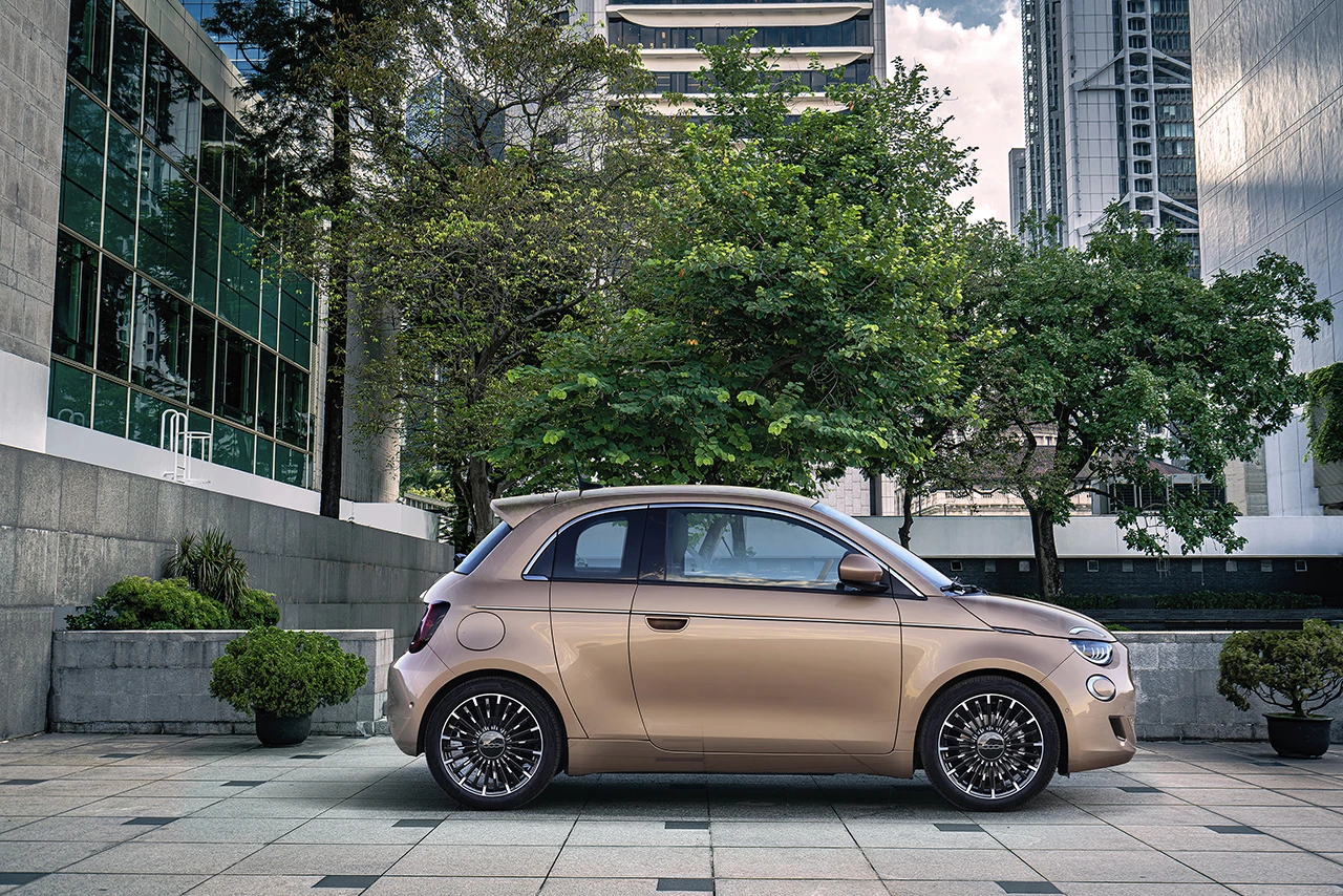 Fiat 500e 24 kWh exterior view
