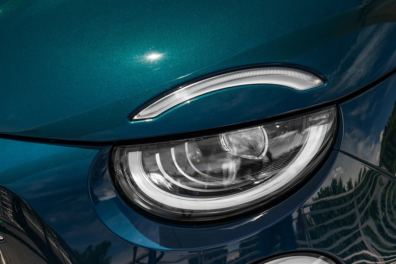 Fiat 500e 24 kWh headlights view