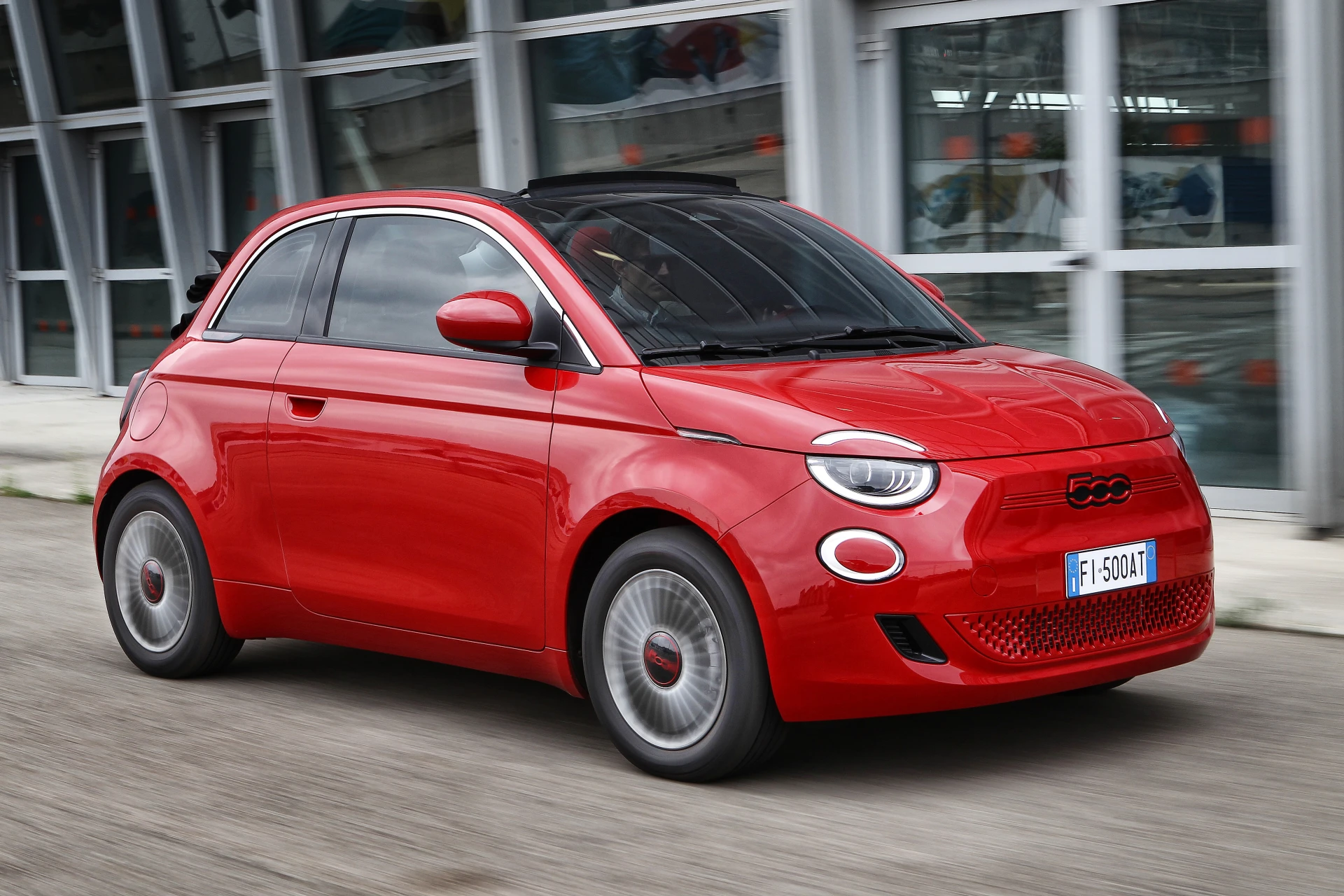 Fiat 500e 24 kWh exterior view