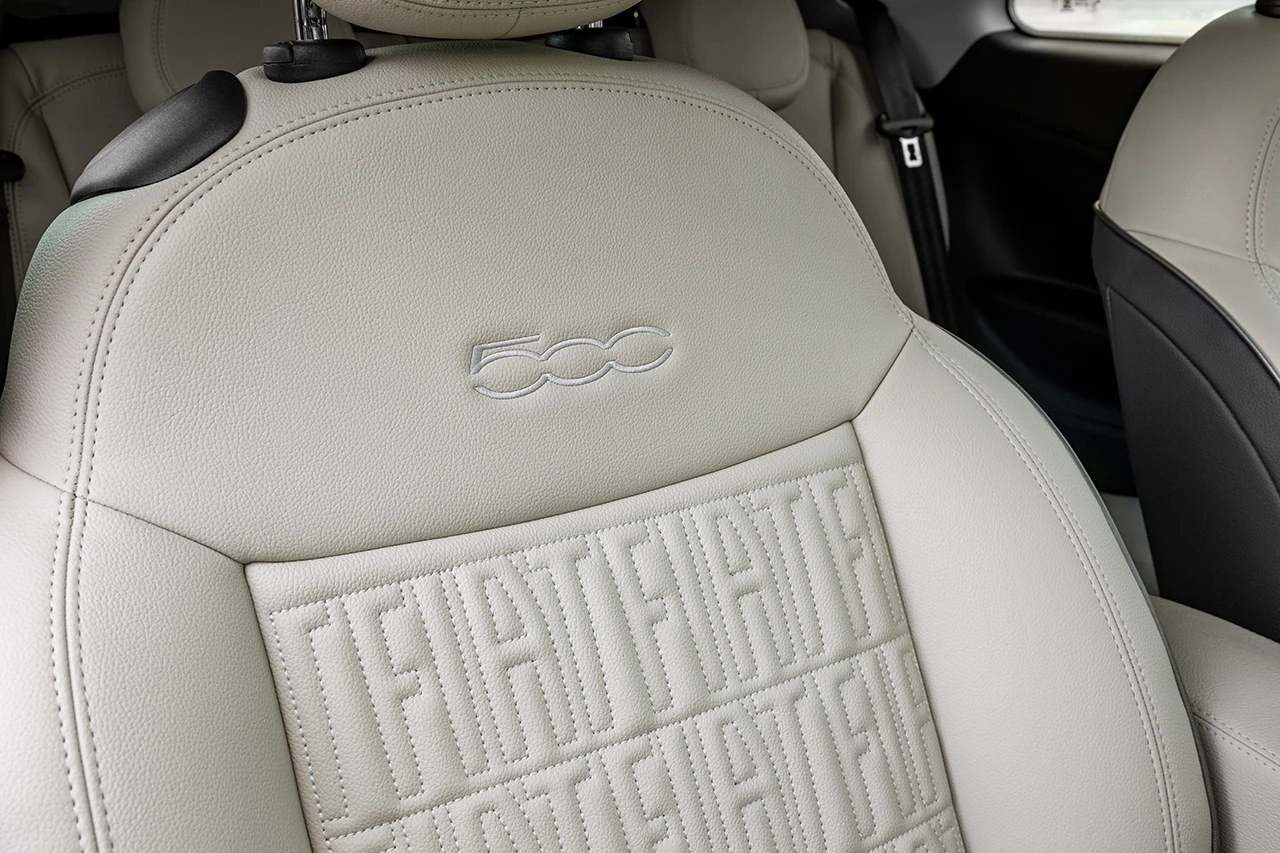 Fiat 500e 24 kWh frontseats view