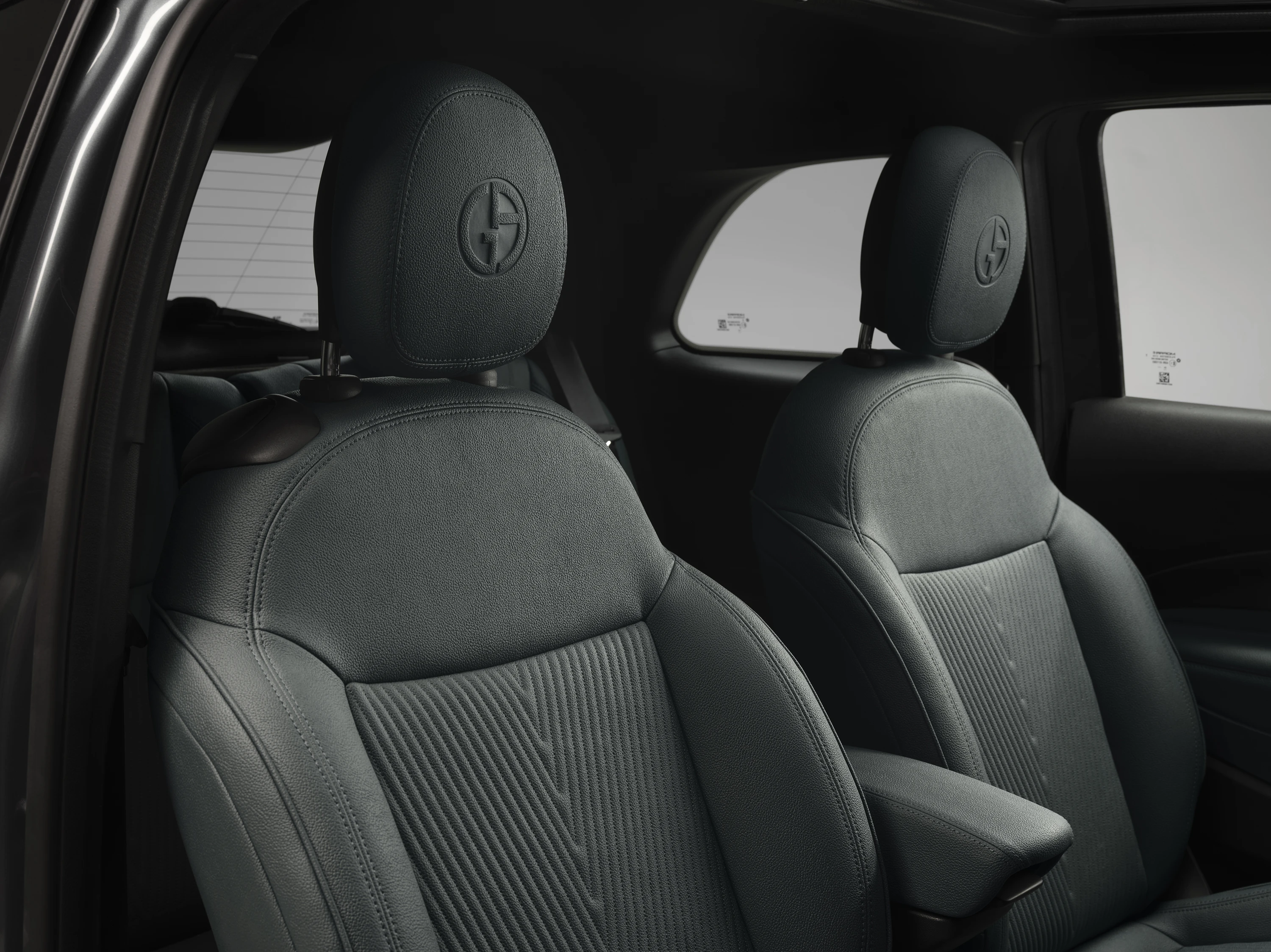 Fiat 500e 24 kWh frontseats view