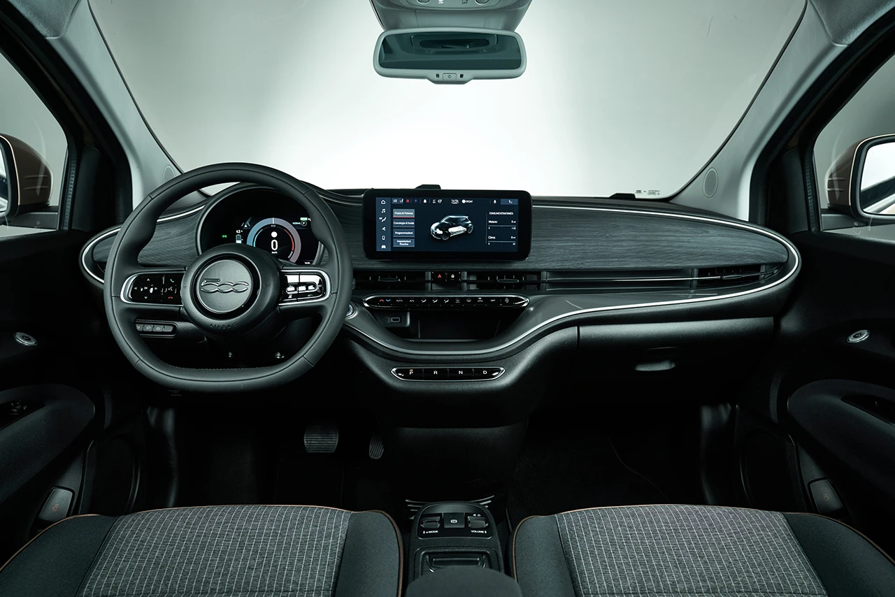 Fiat 500e 24 kWh interior view