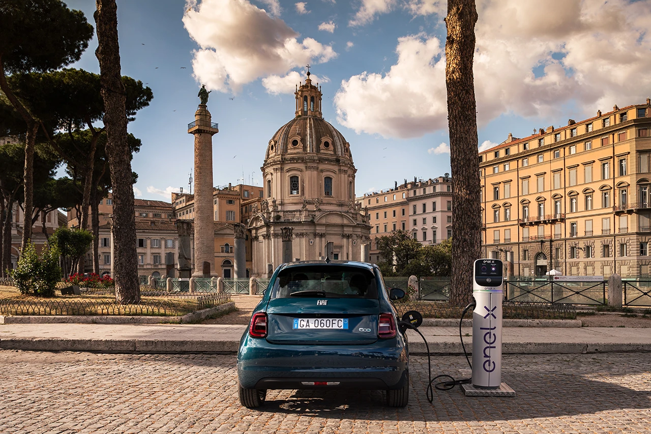 Fiat 500e 24 kWh exterior view