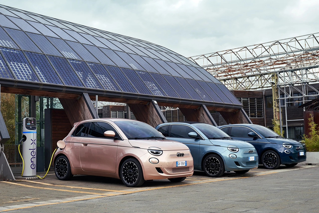Fiat 500e 24 kWh charging view