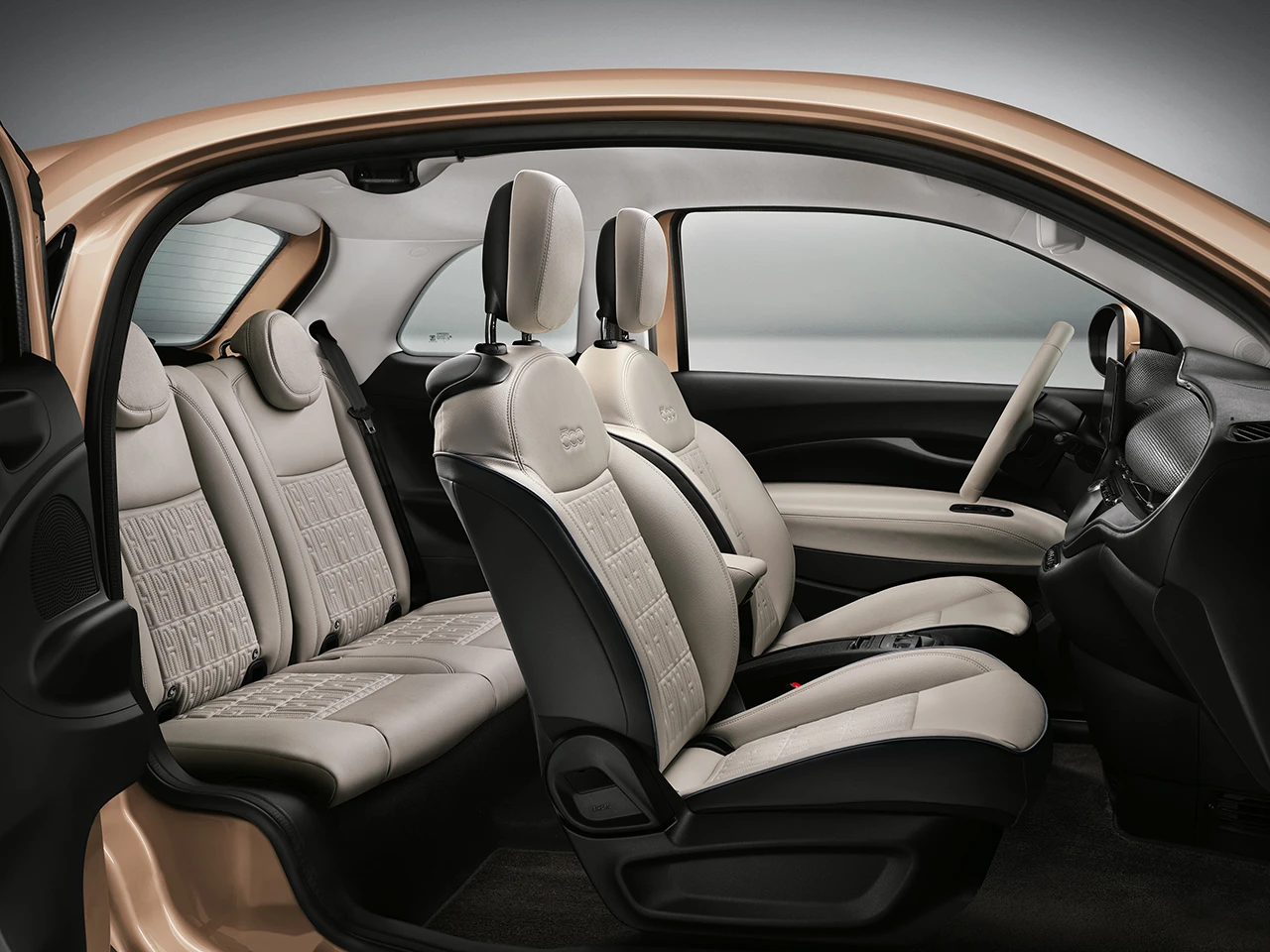 Fiat 500e 24 kWh frontseats view