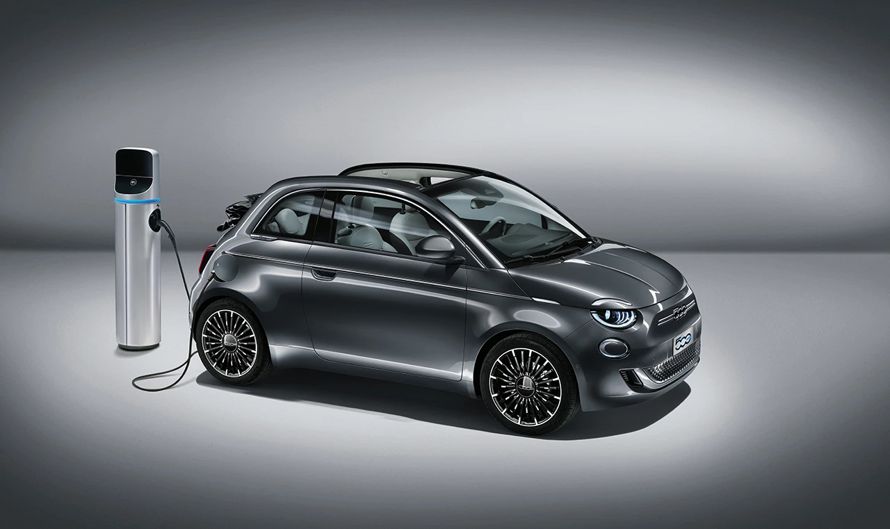 Fiat 500e 24 kWh charging view