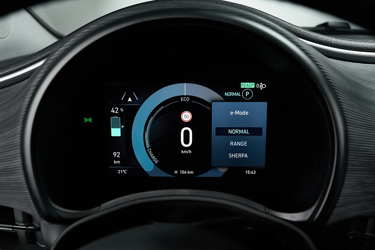 Fiat 500e 24 kWh screens view