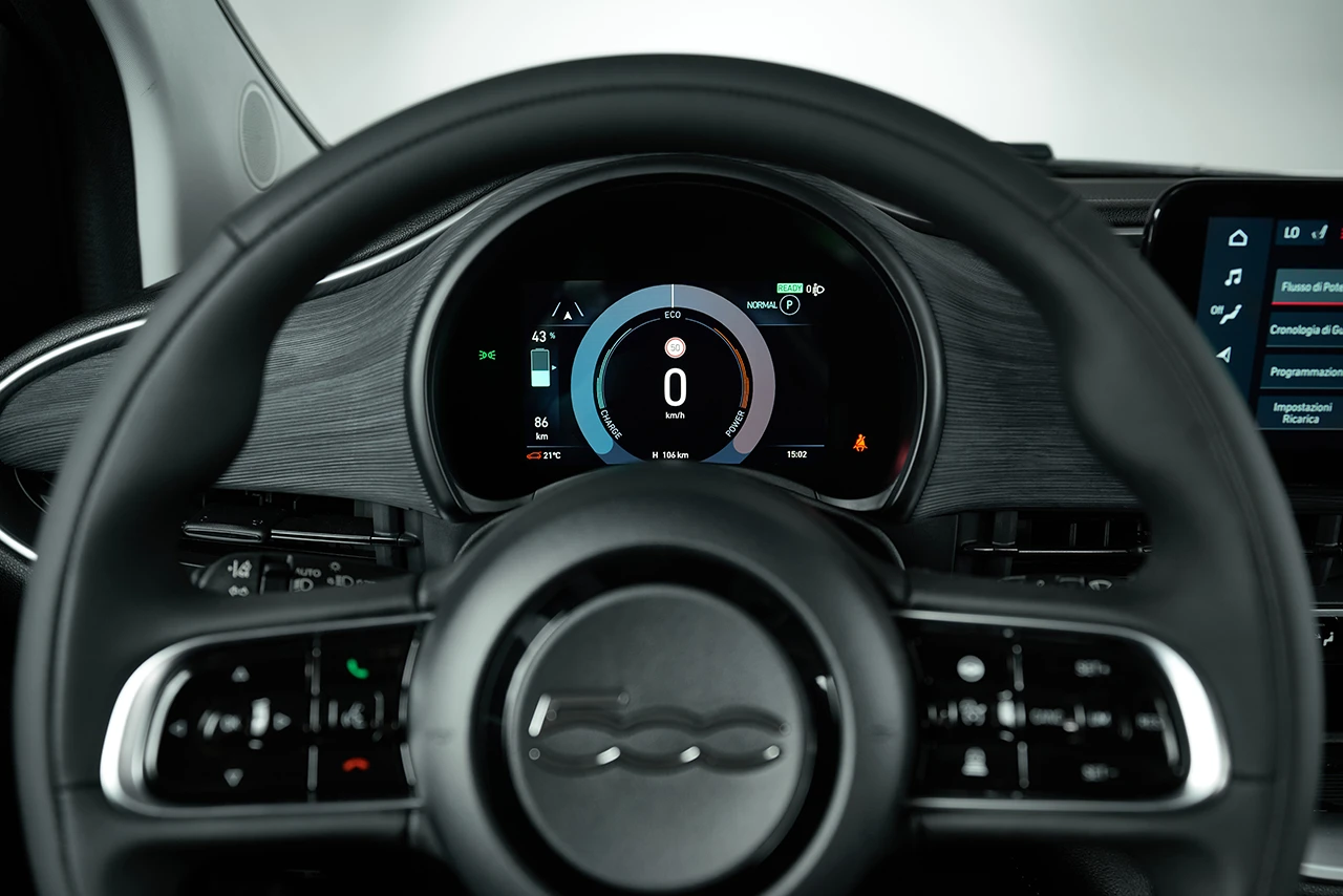 Fiat 500e 24 kWh screens view