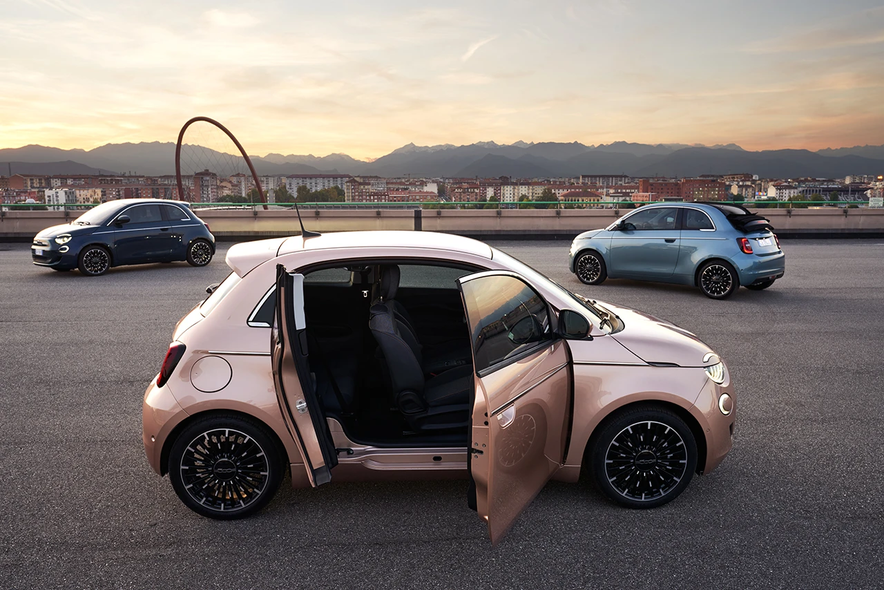 Fiat 500e 24 kWh door view