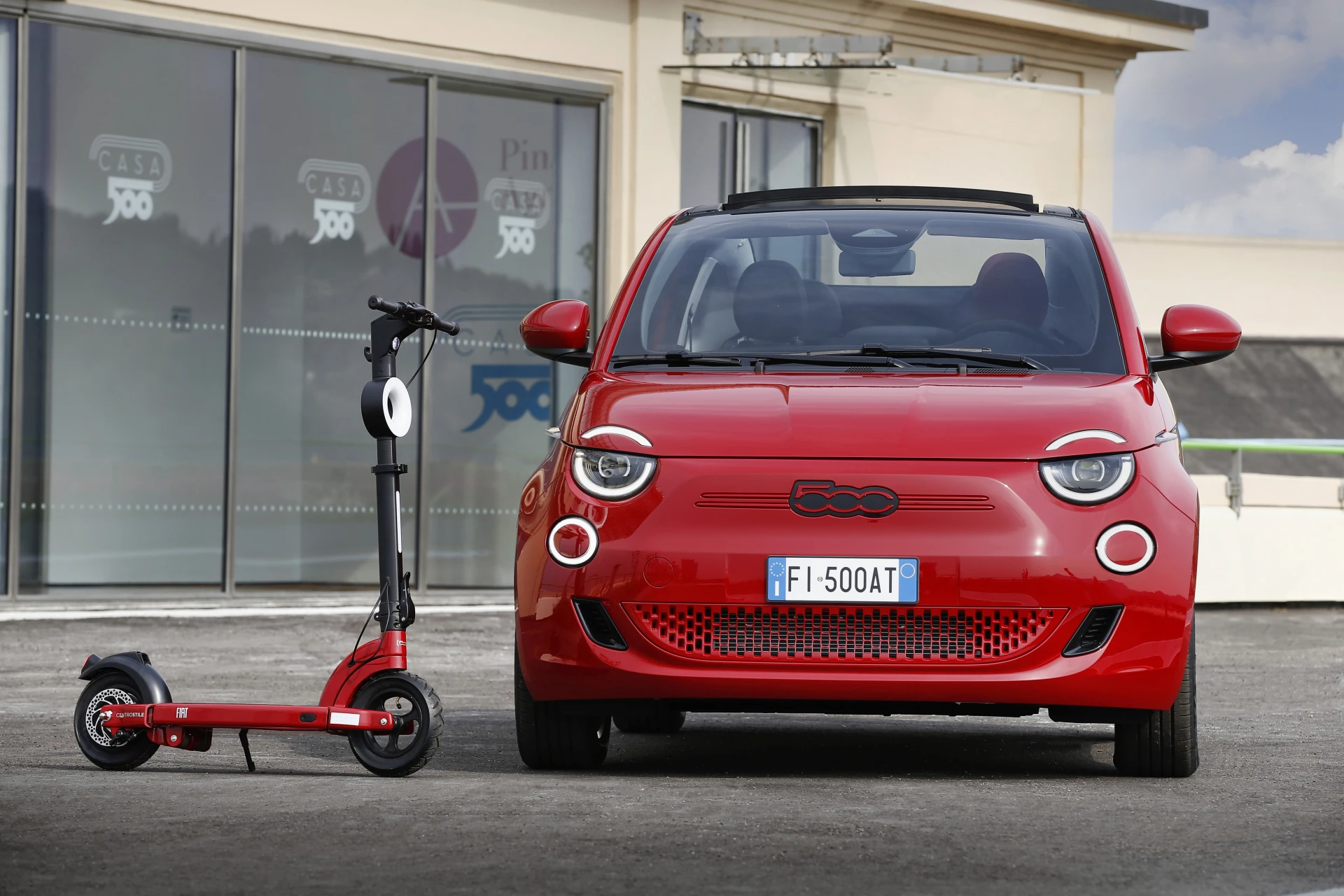 Fiat 500e 24 kWh exterior view