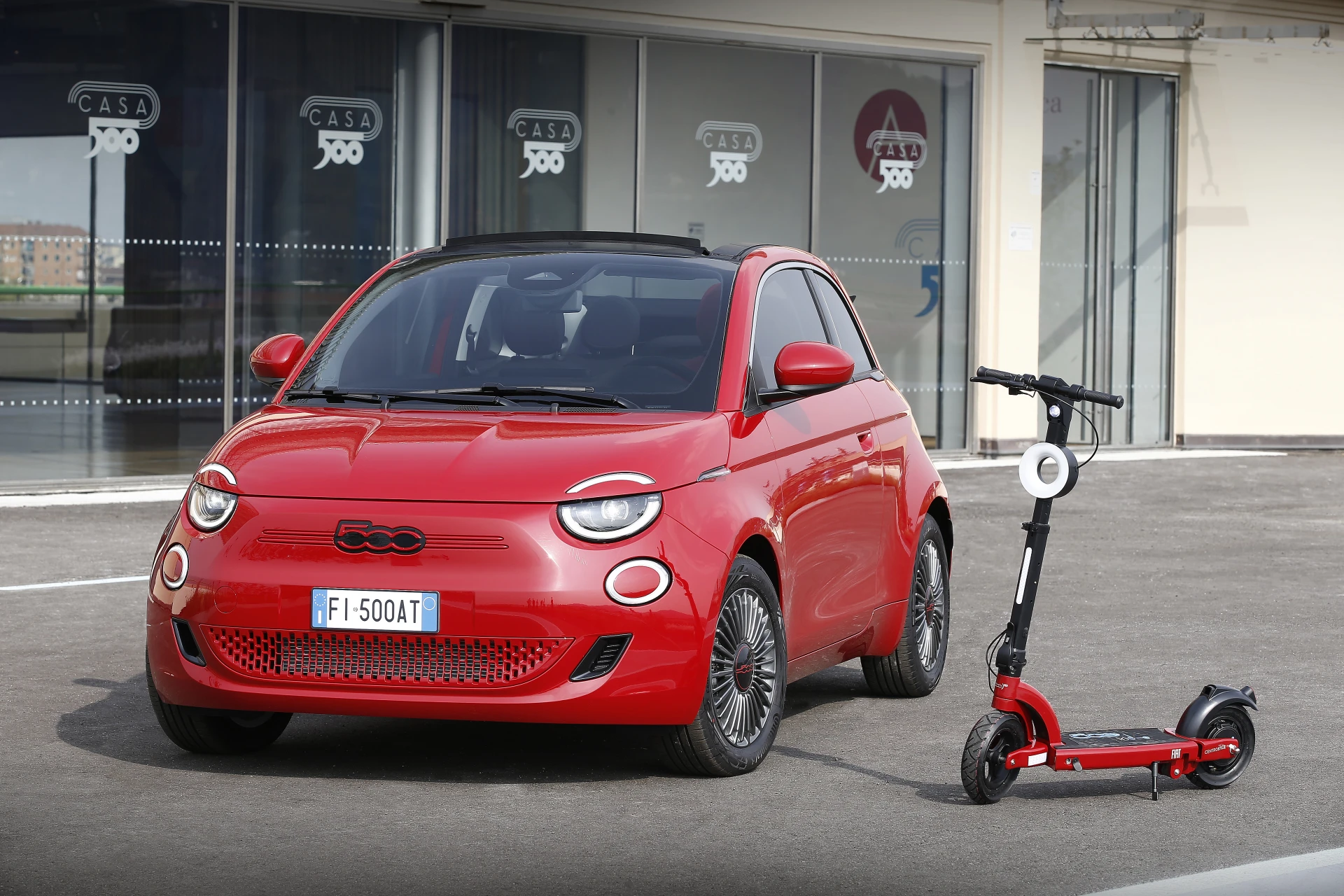 Fiat 500e 24 kWh exterior view