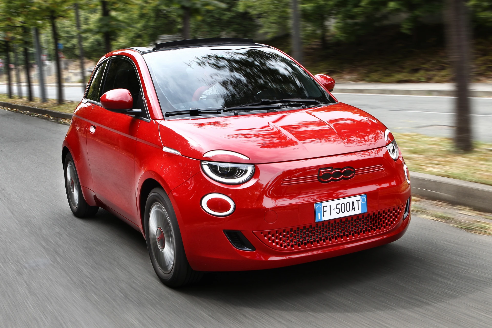 Fiat 500e 24 kWh exterior view