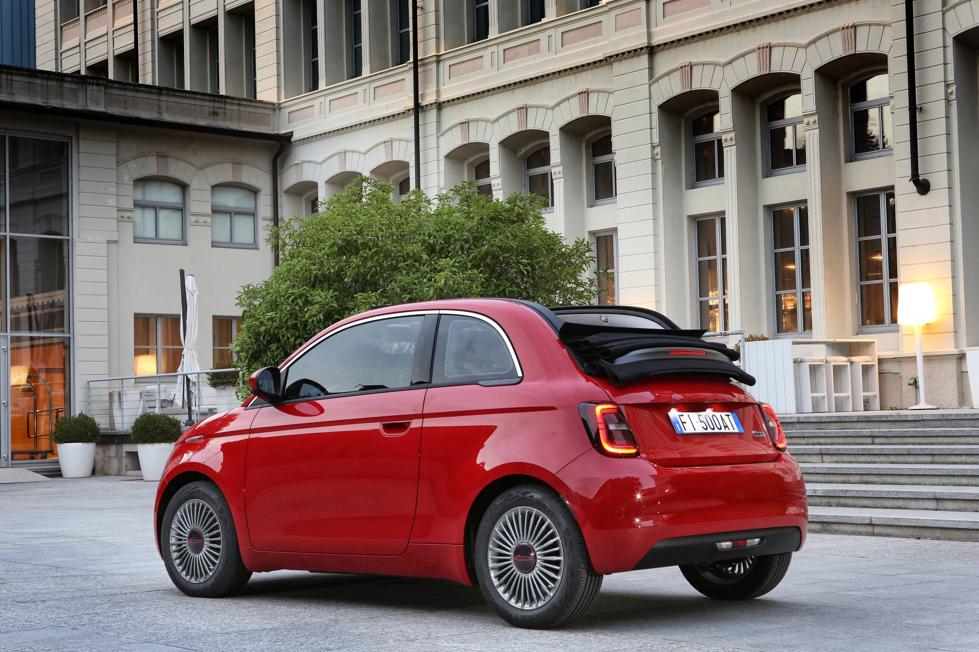 Fiat 500e 24 kWh exterior view