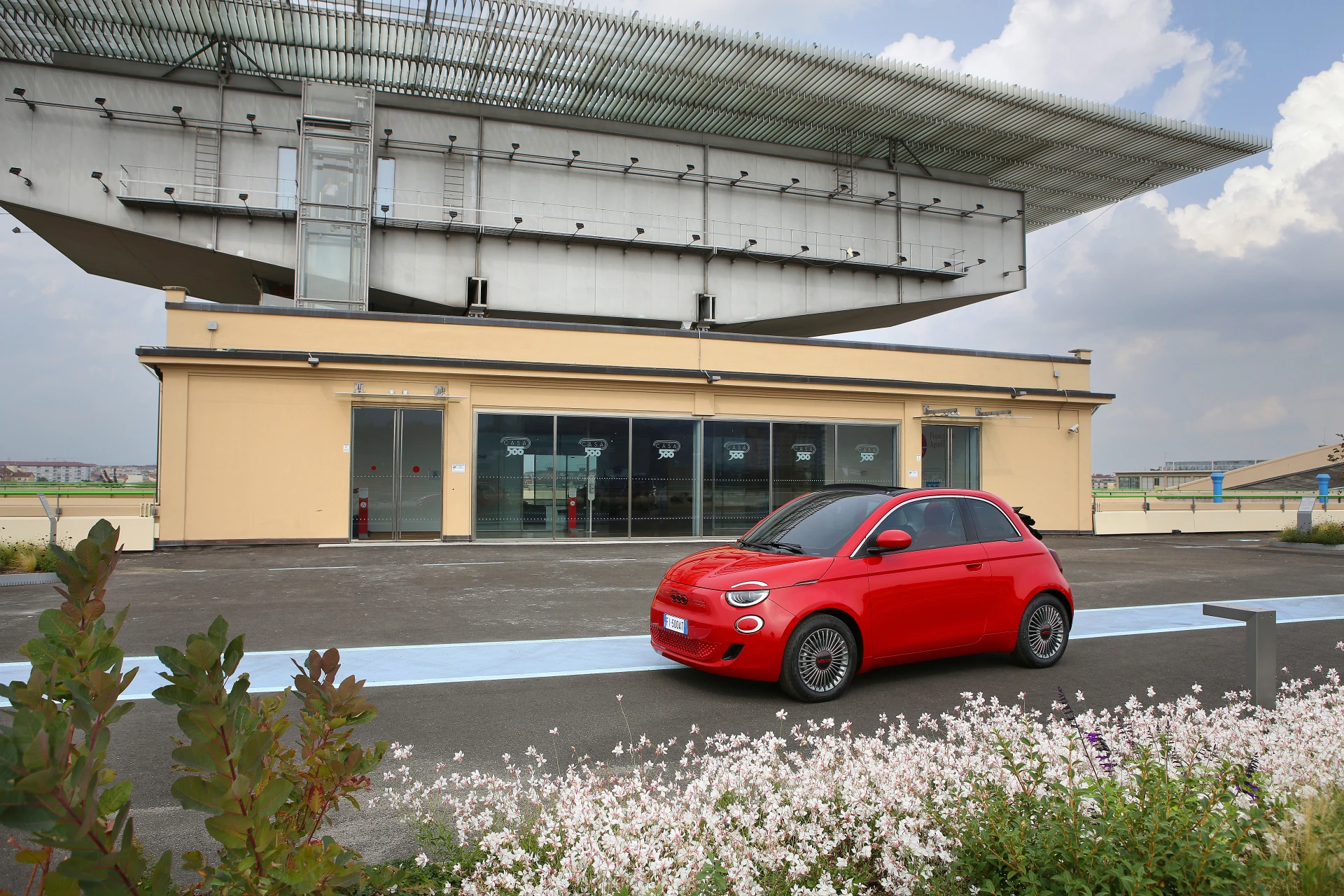 Fiat 500e 24 kWh exterior view