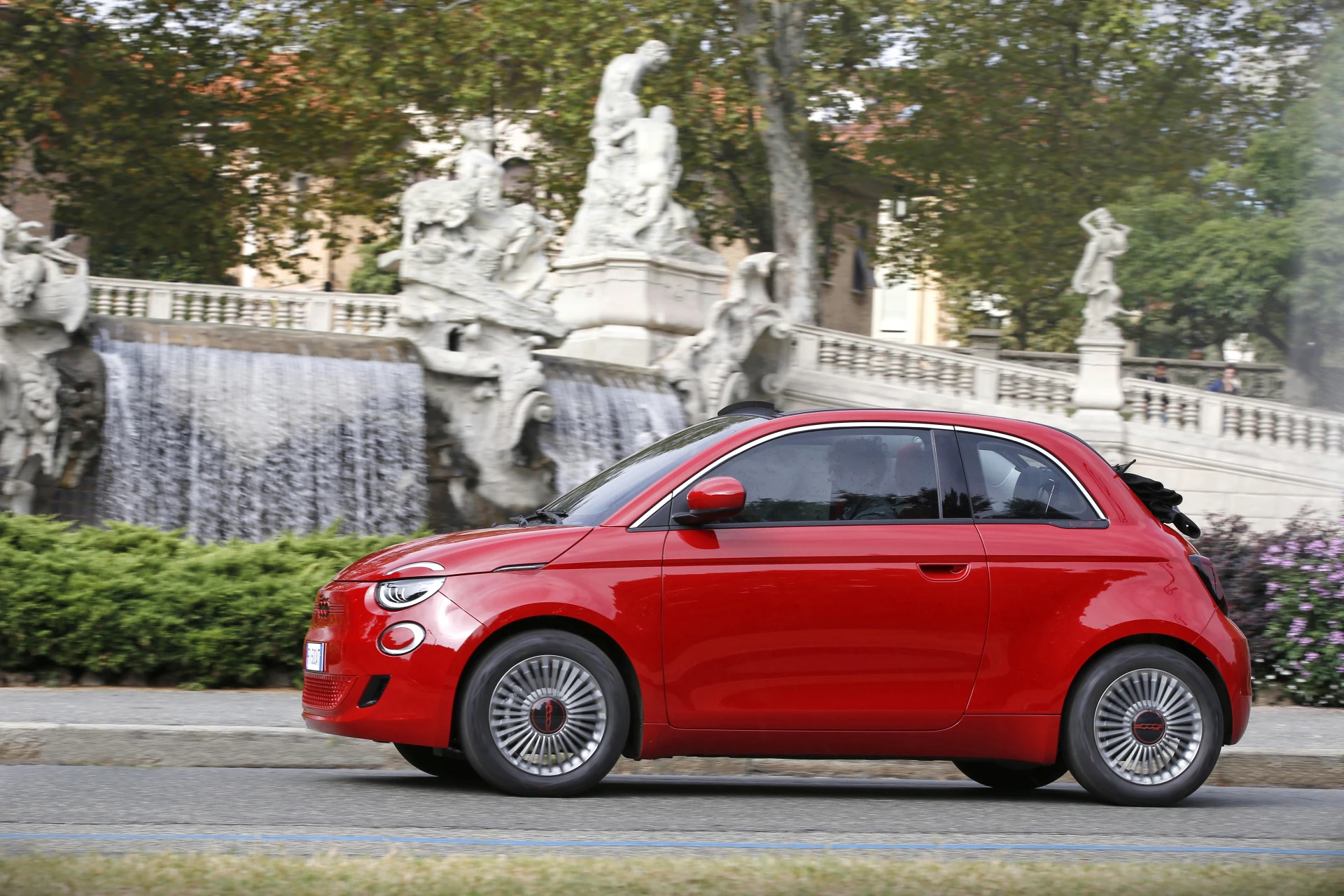 Fiat 500e 24 kWh exterior view