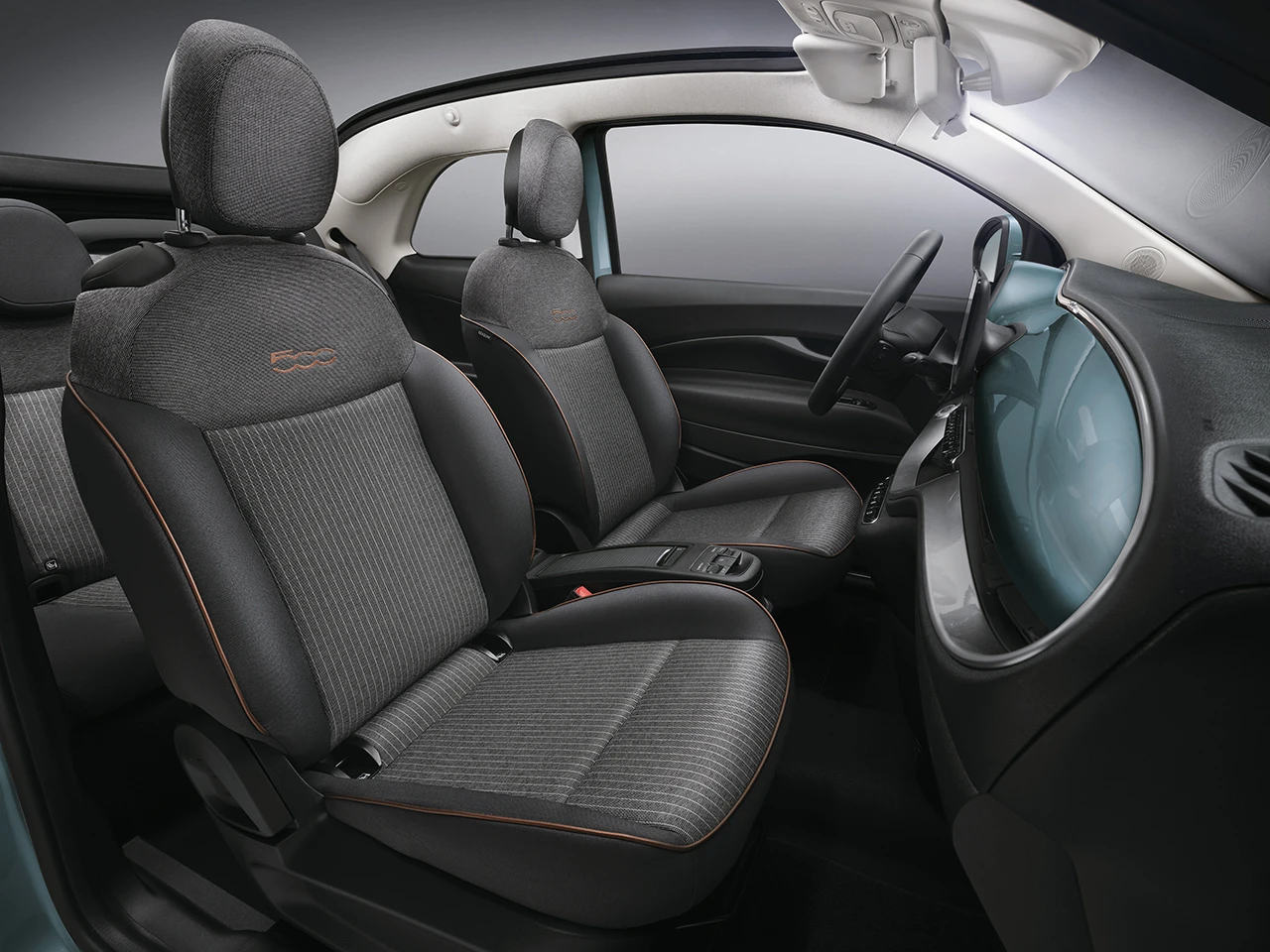 Fiat 500e 24 kWh frontseats view