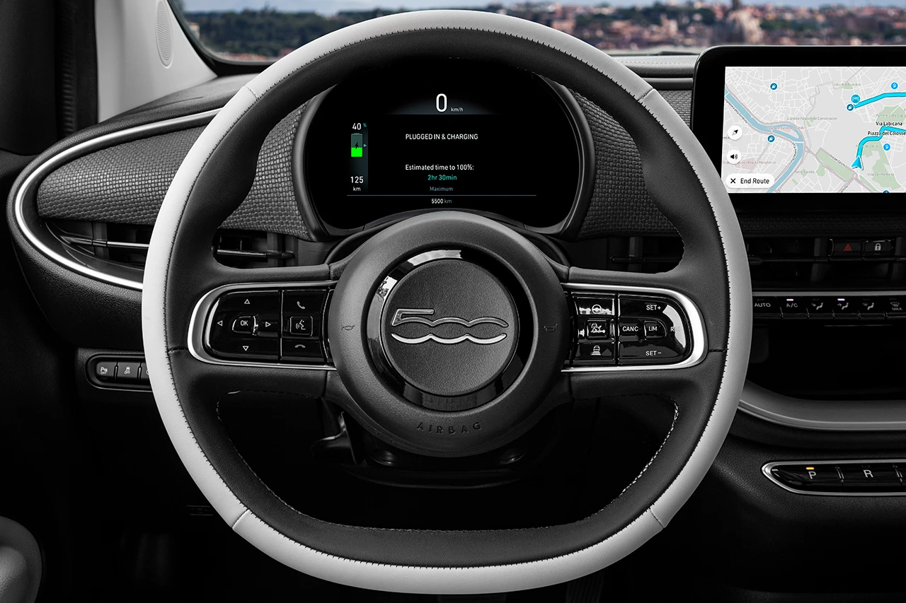 Fiat 500e 24 kWh steeringwheel view