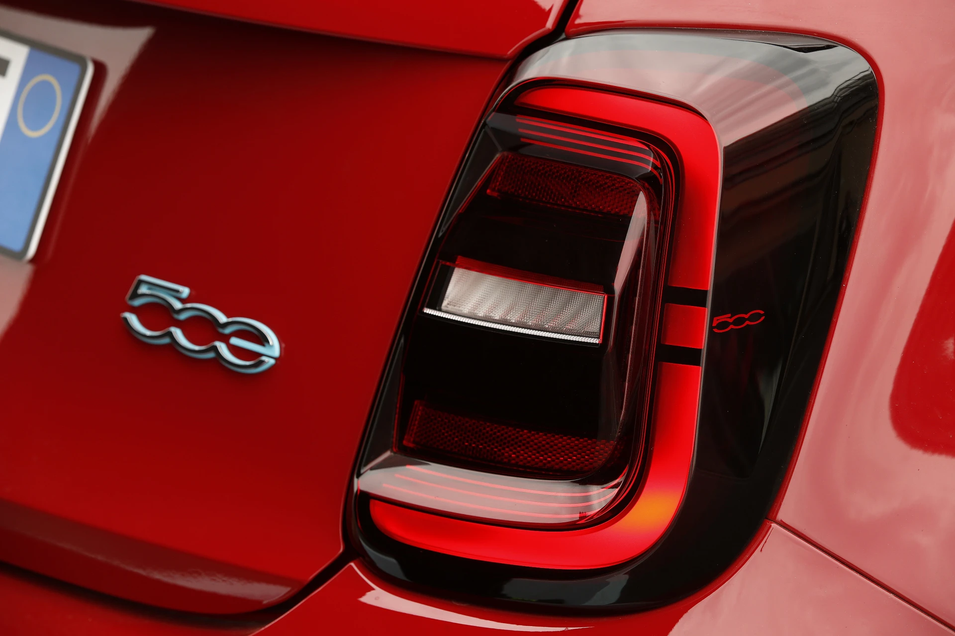 Fiat 500e 24 kWh taillights view