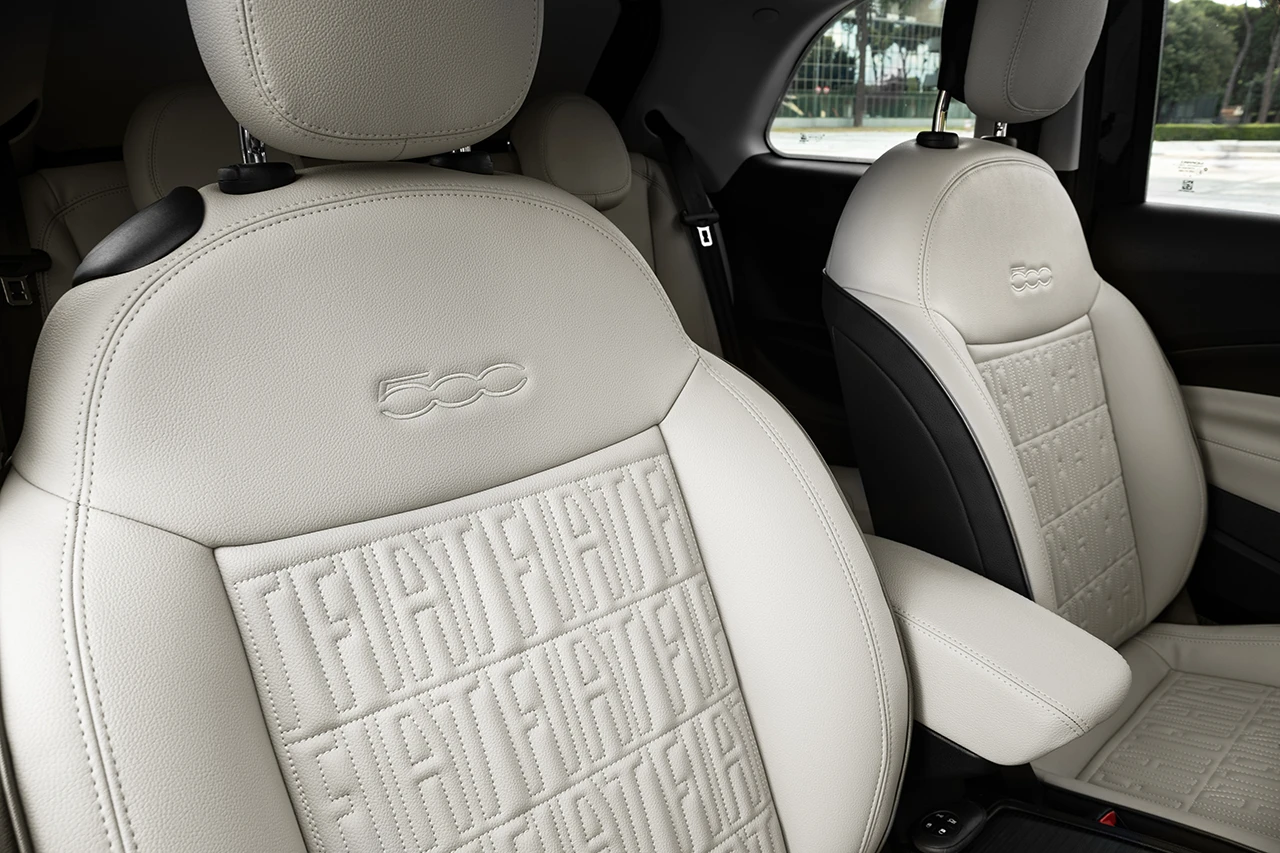 Fiat 500e 24 kWh frontseats view