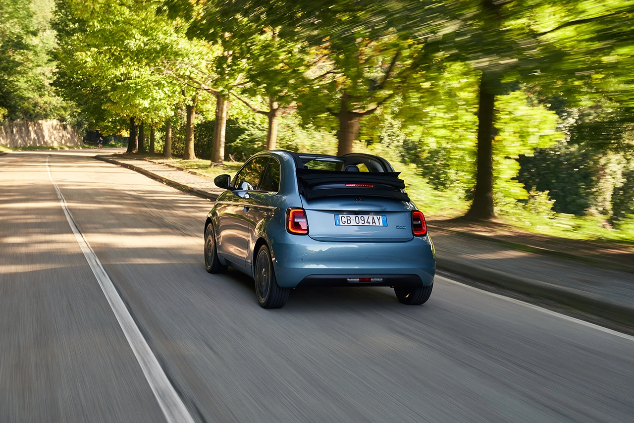 Fiat 500e 42 kWh exterior view
