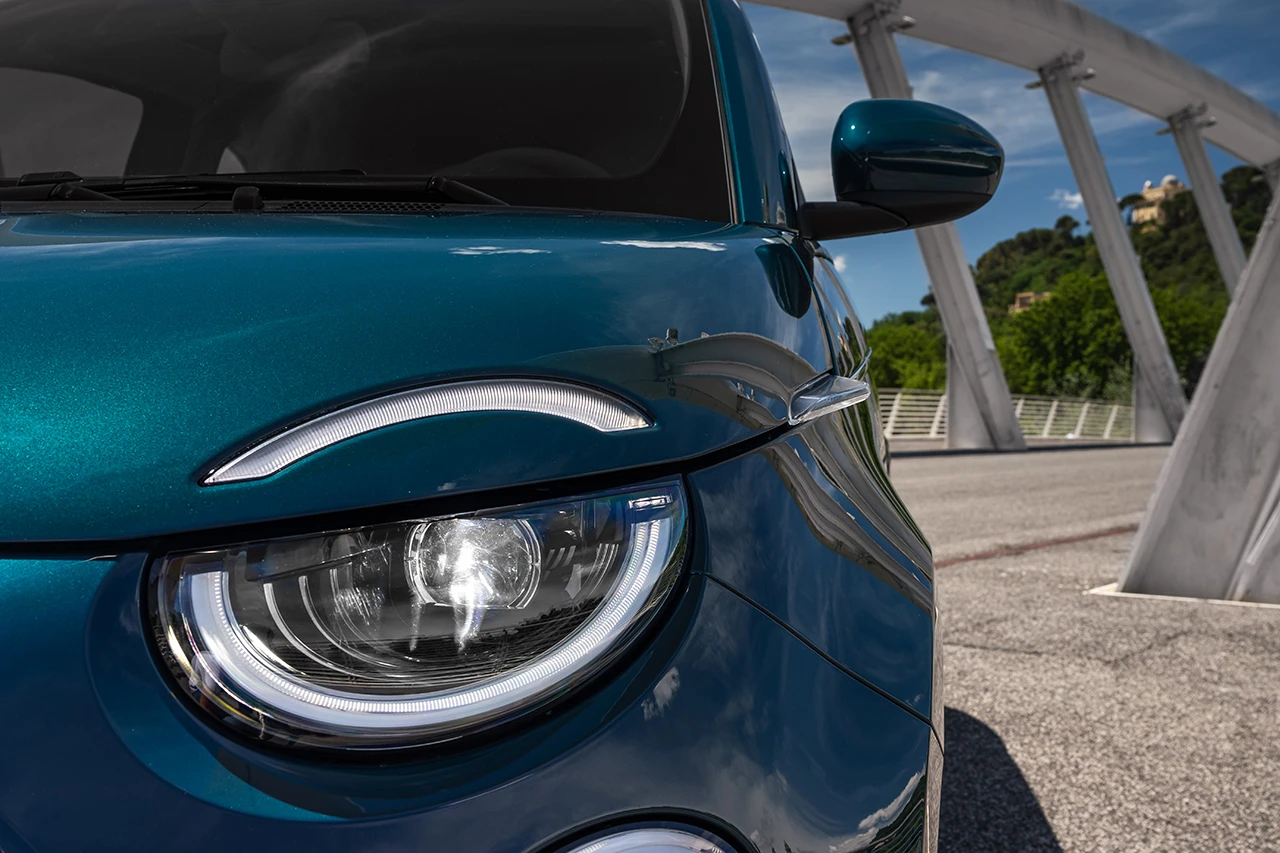 Fiat 500e 42 kWh headlights view