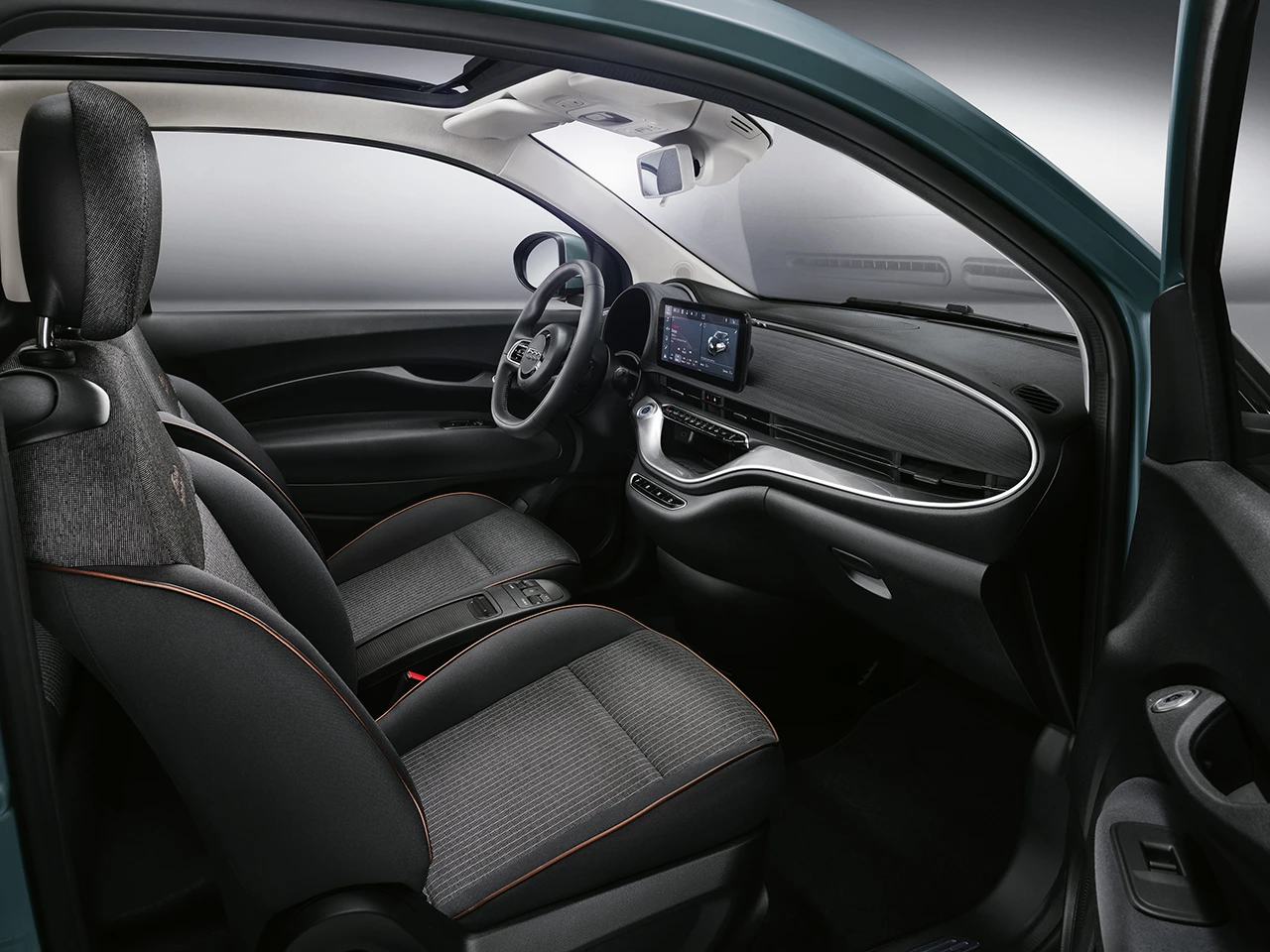 Fiat 500e 42 kWh interior view