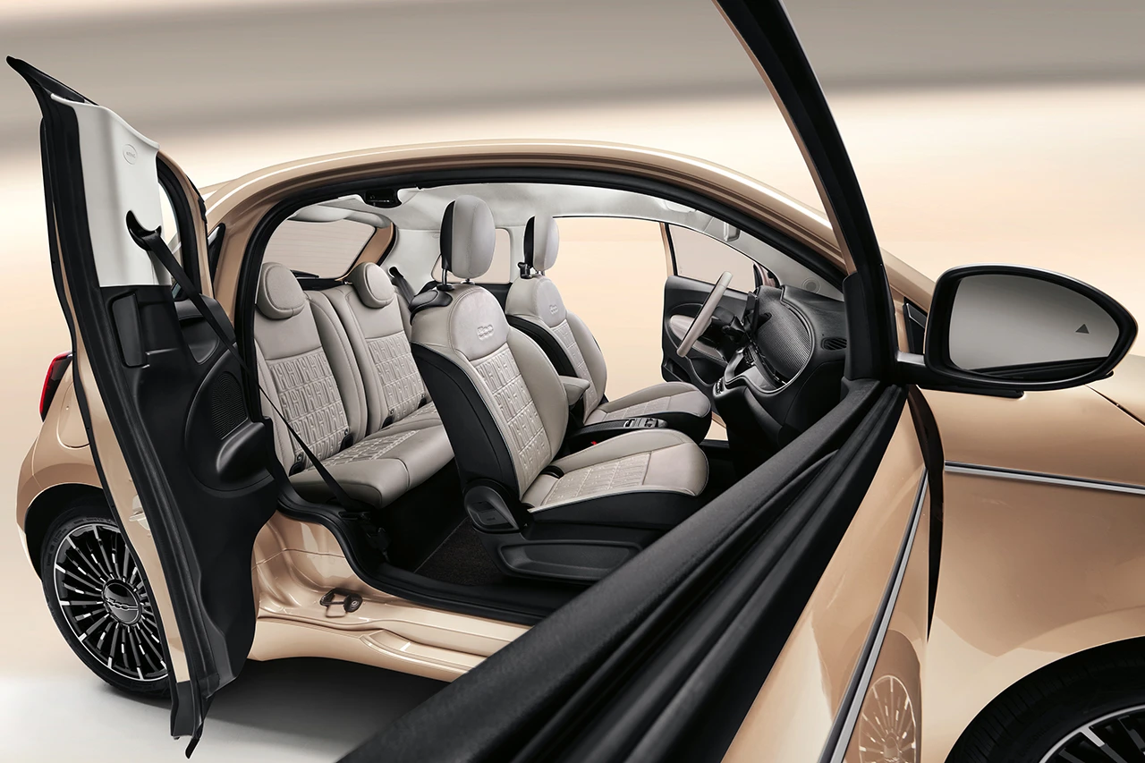 Fiat 500e 42 kWh door view