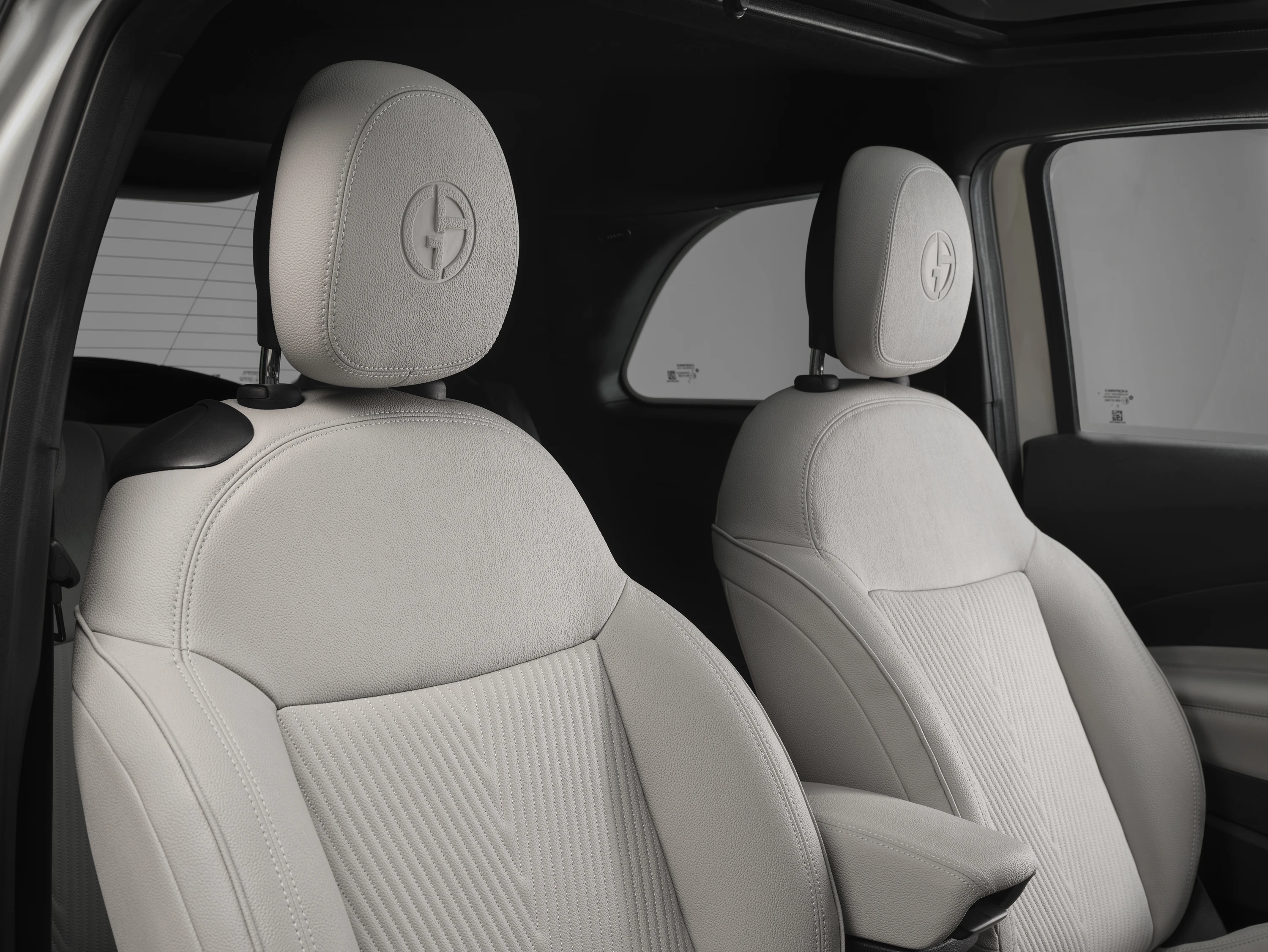 Fiat 500e 42 kWh frontseats view