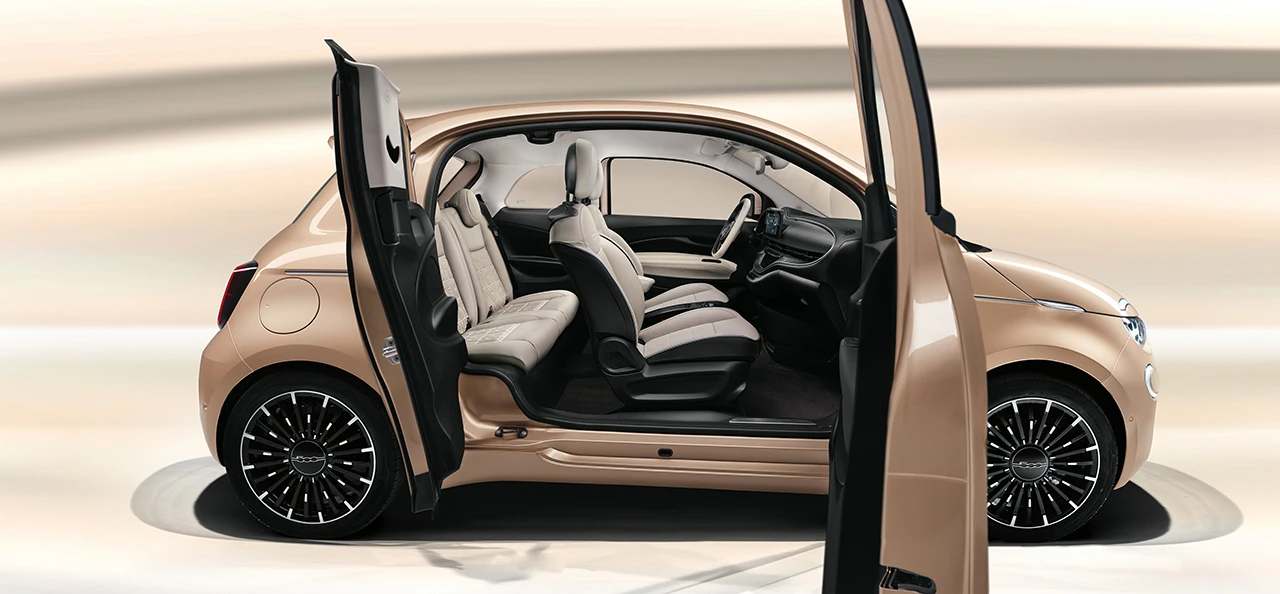 Fiat 500e 42 kWh door view