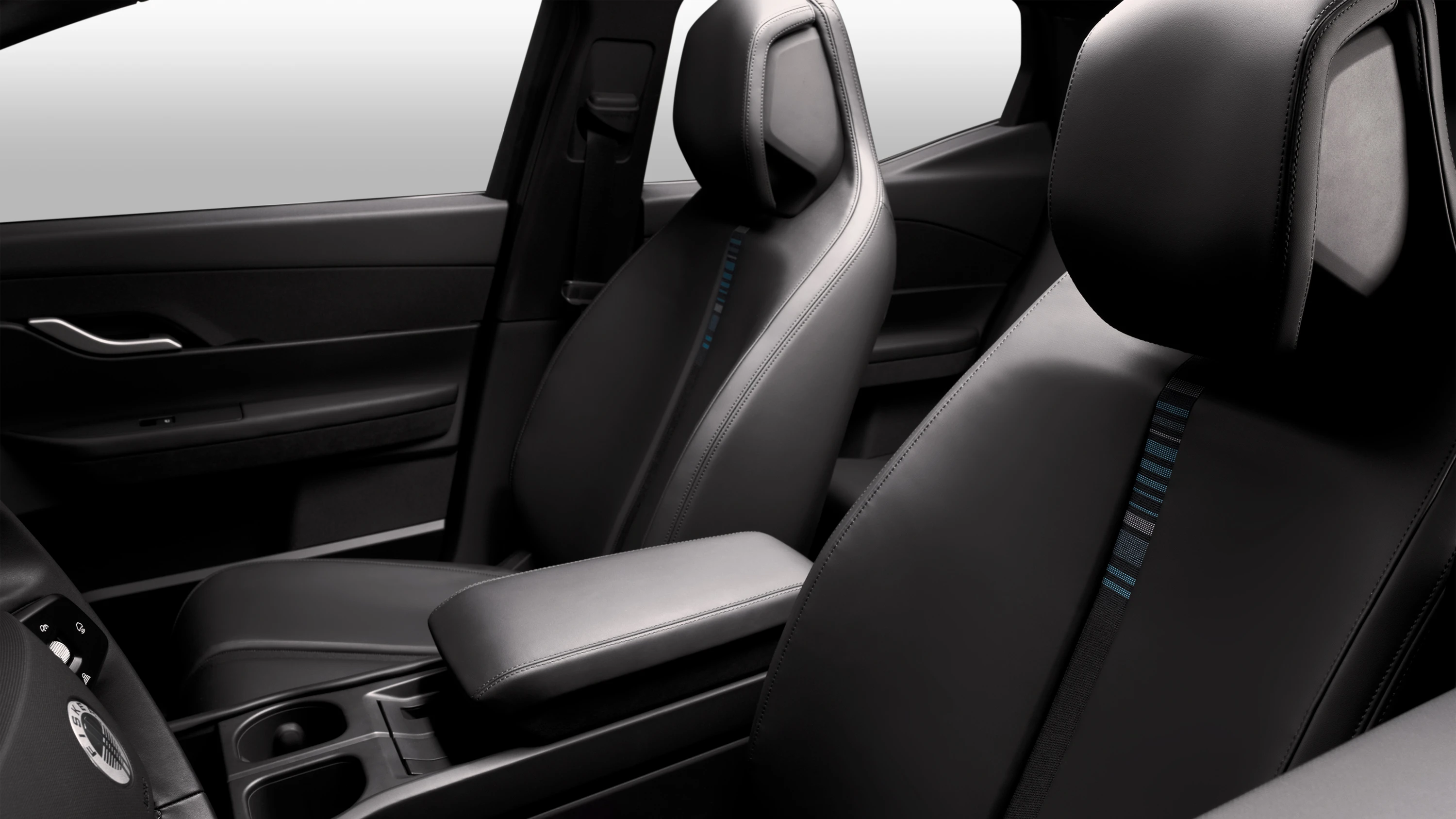Fisker Ocean Ultra frontseats view