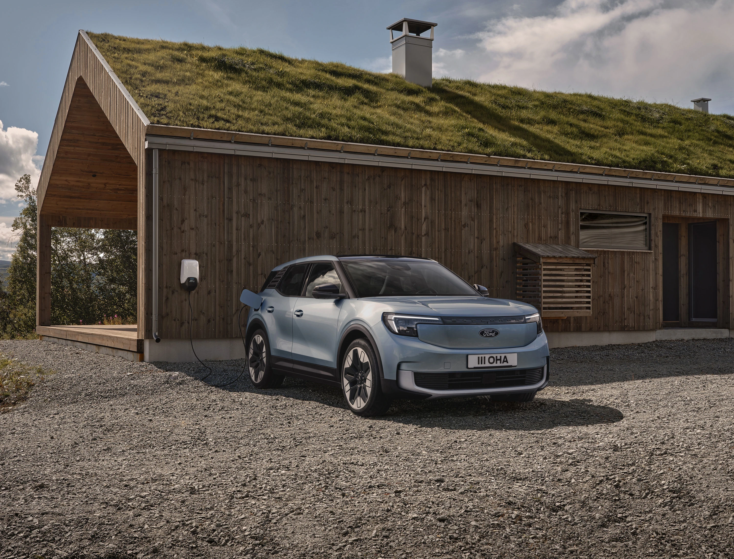 Ford Explorer Extended Range RWD charging view