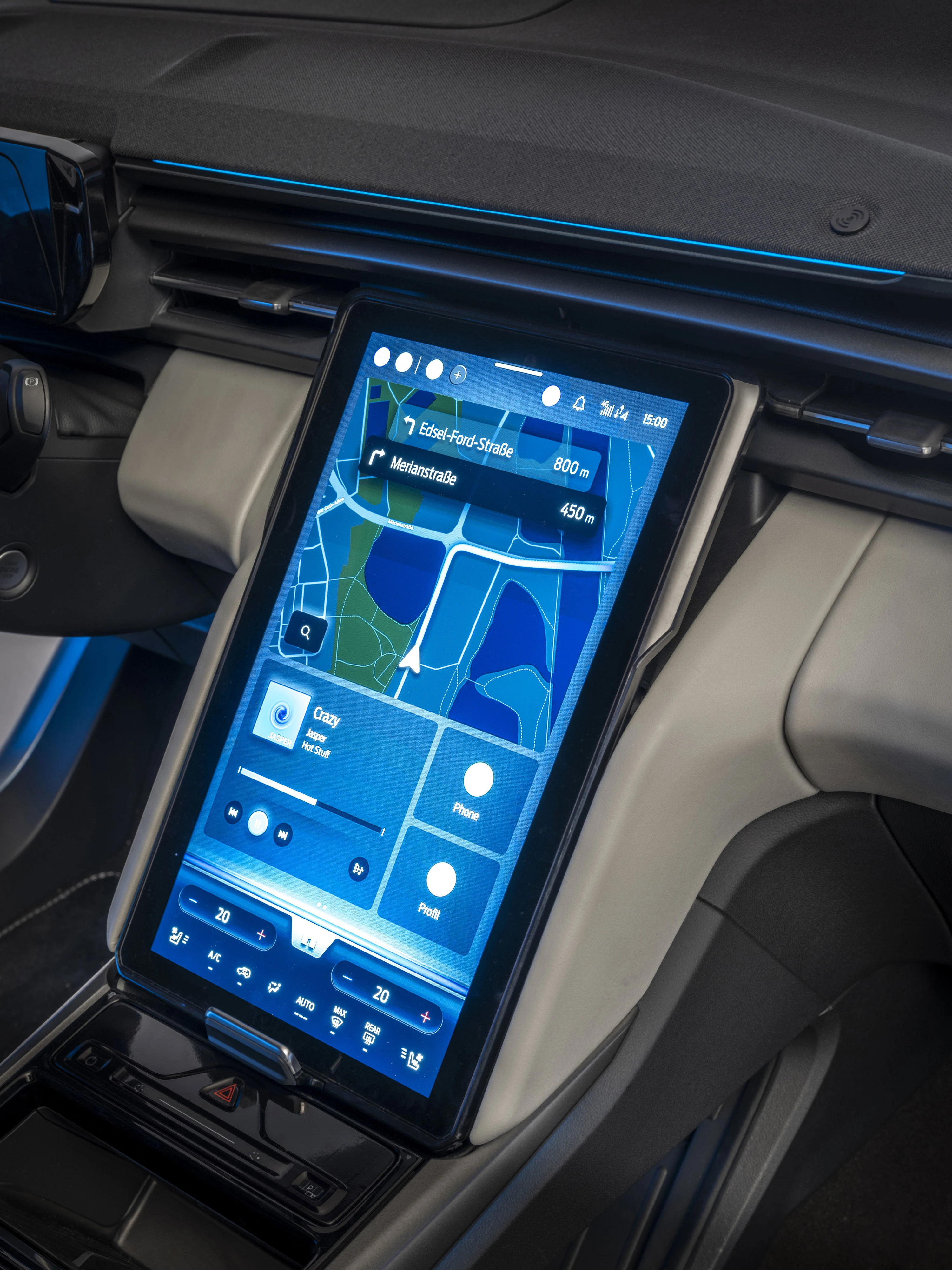 Ford Explorer Extended Range RWD screens view