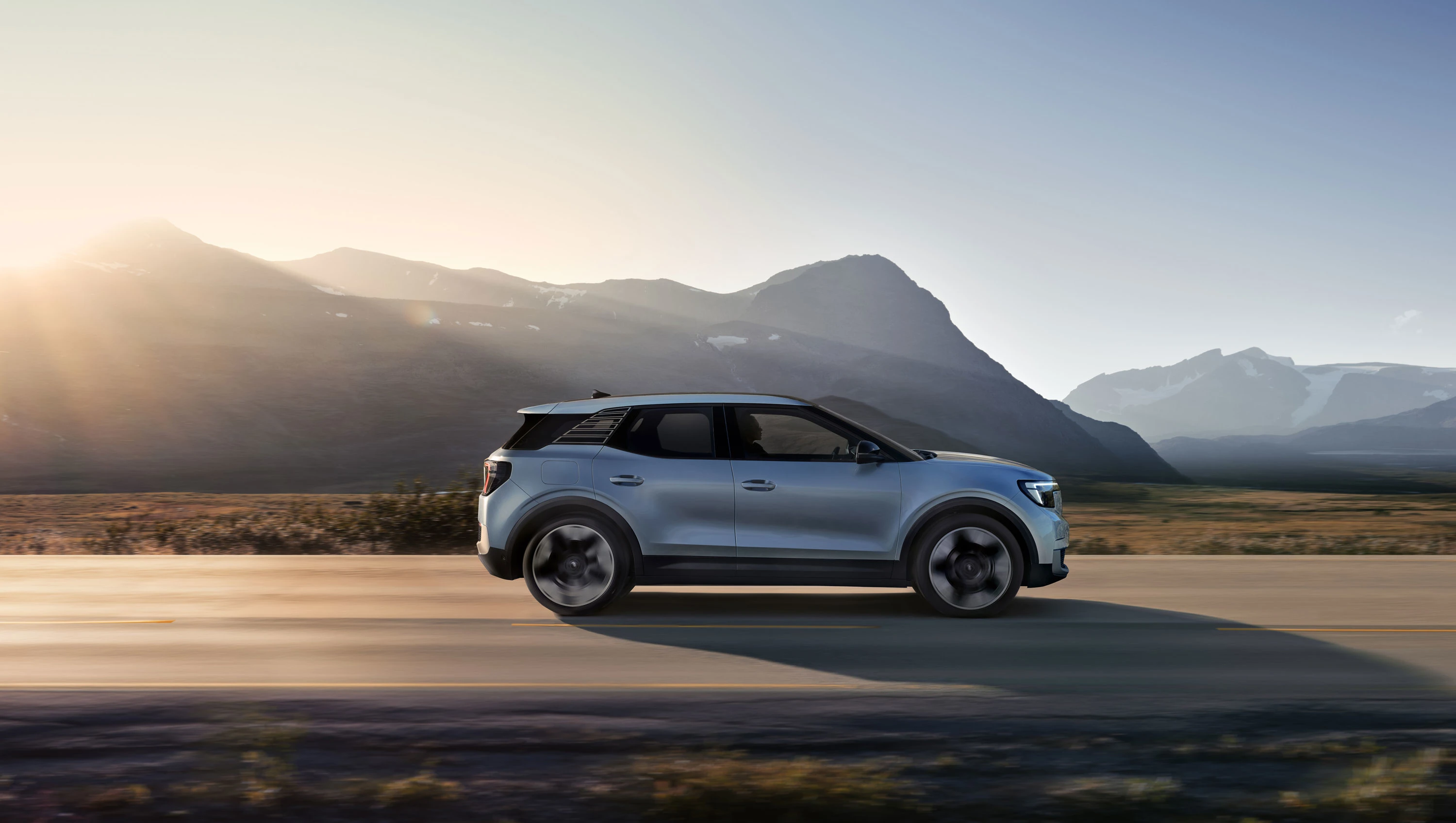 Ford Explorer Standard Range RWD exterior view