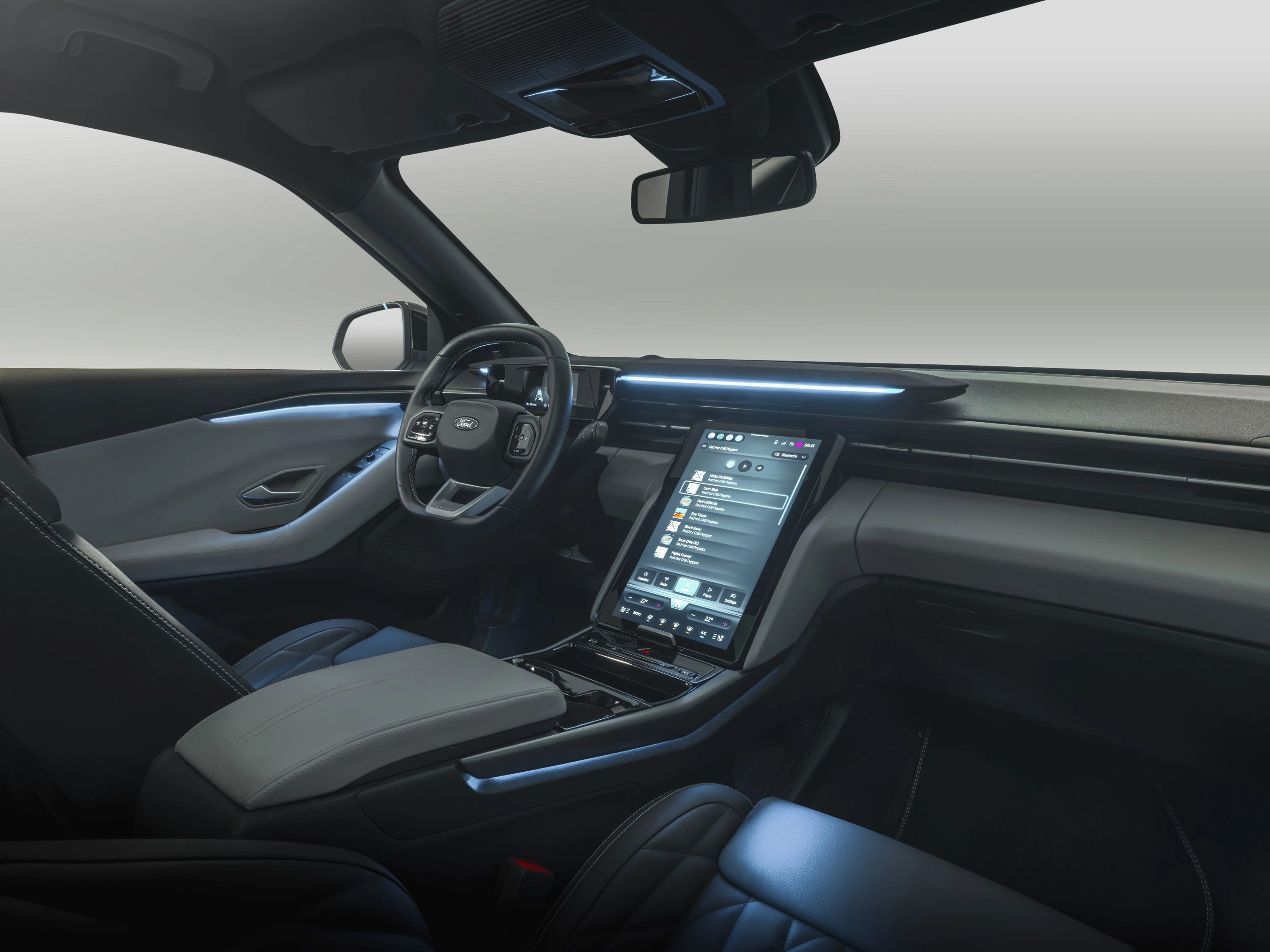 Ford Explorer Standard Range RWD screens view