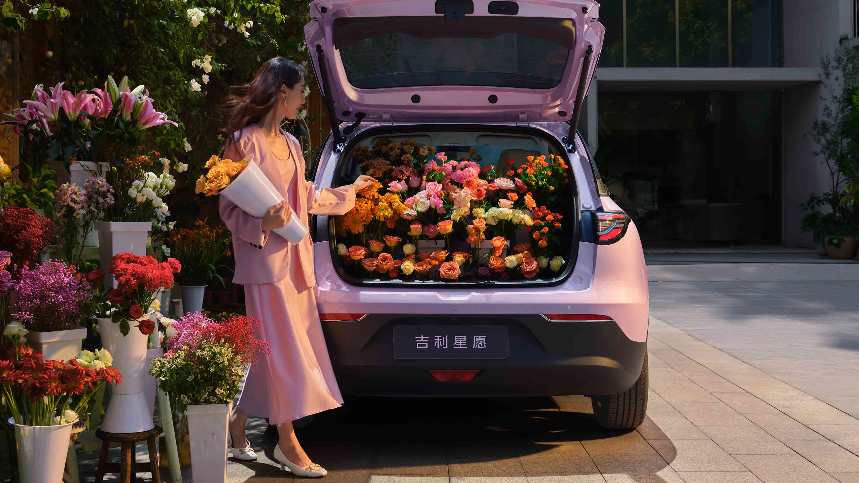 Geely E2 47.1 kWh trunk view