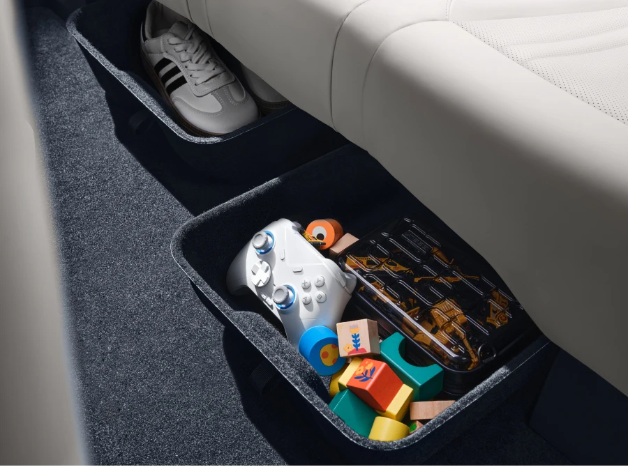 Geely EX2 35.4 kWh interiorstorage view