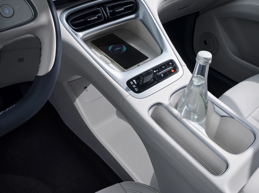 Geely EX2 35.4 kWh interiorstorage view
