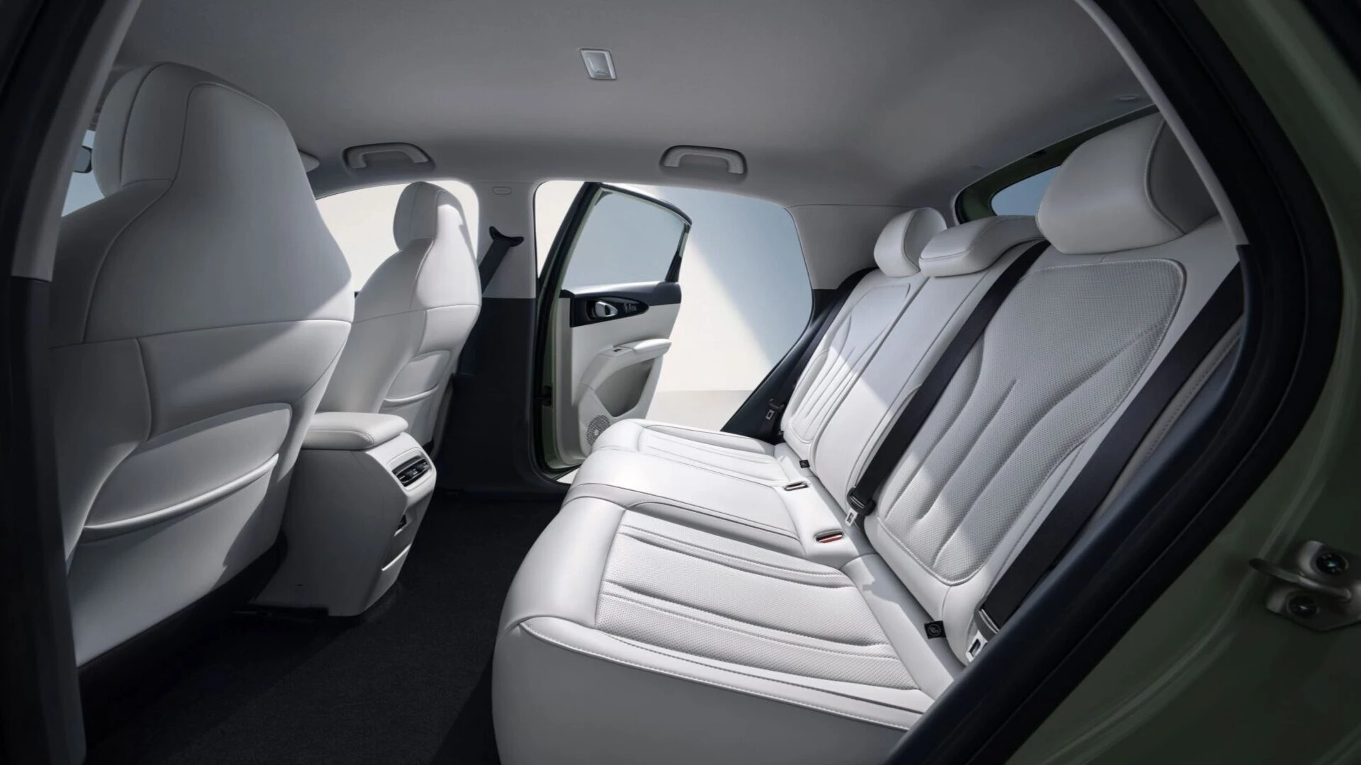 Geely EX2 35.4 kWh secondrowseats view