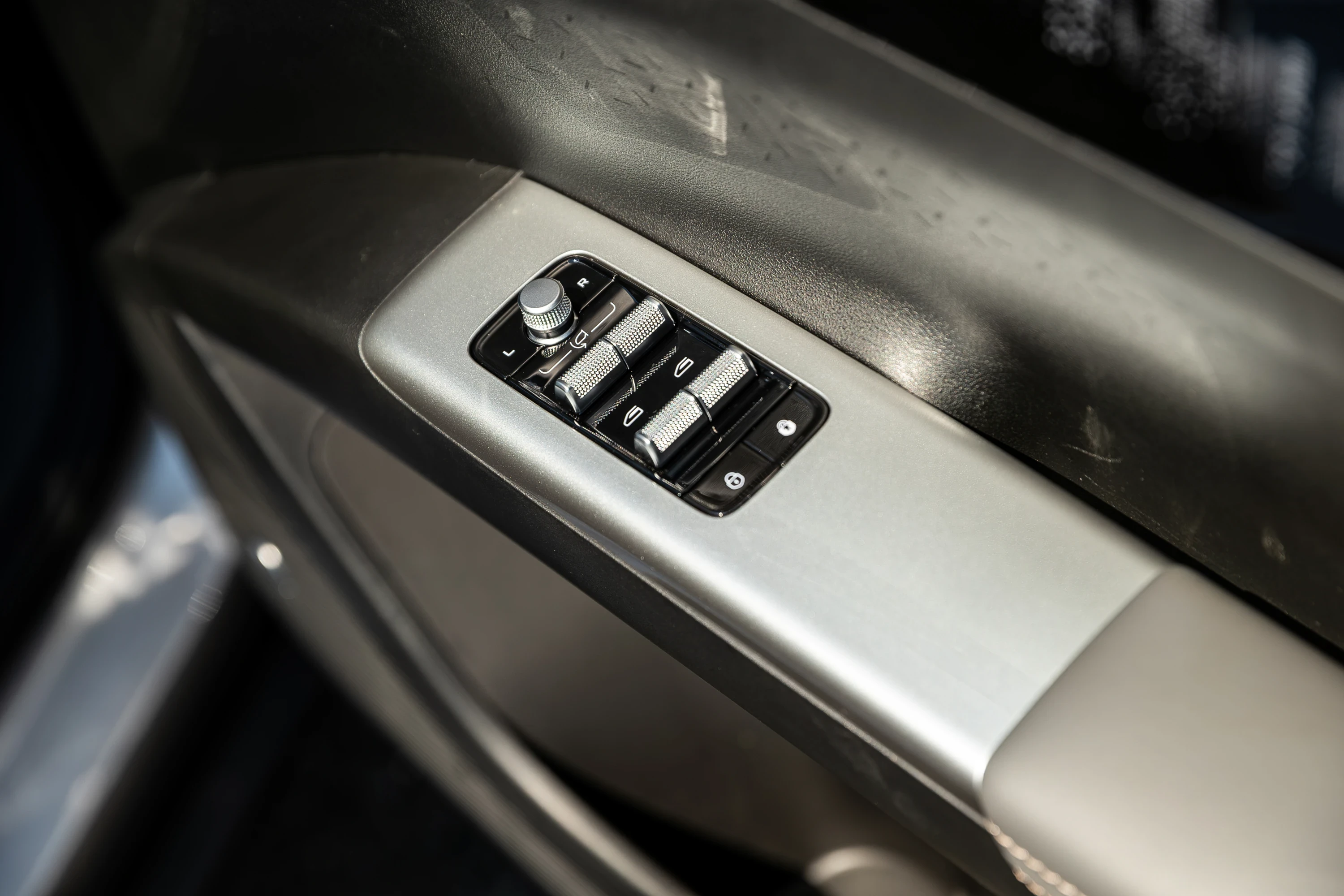 Geely EX2 35.4 kWh details view