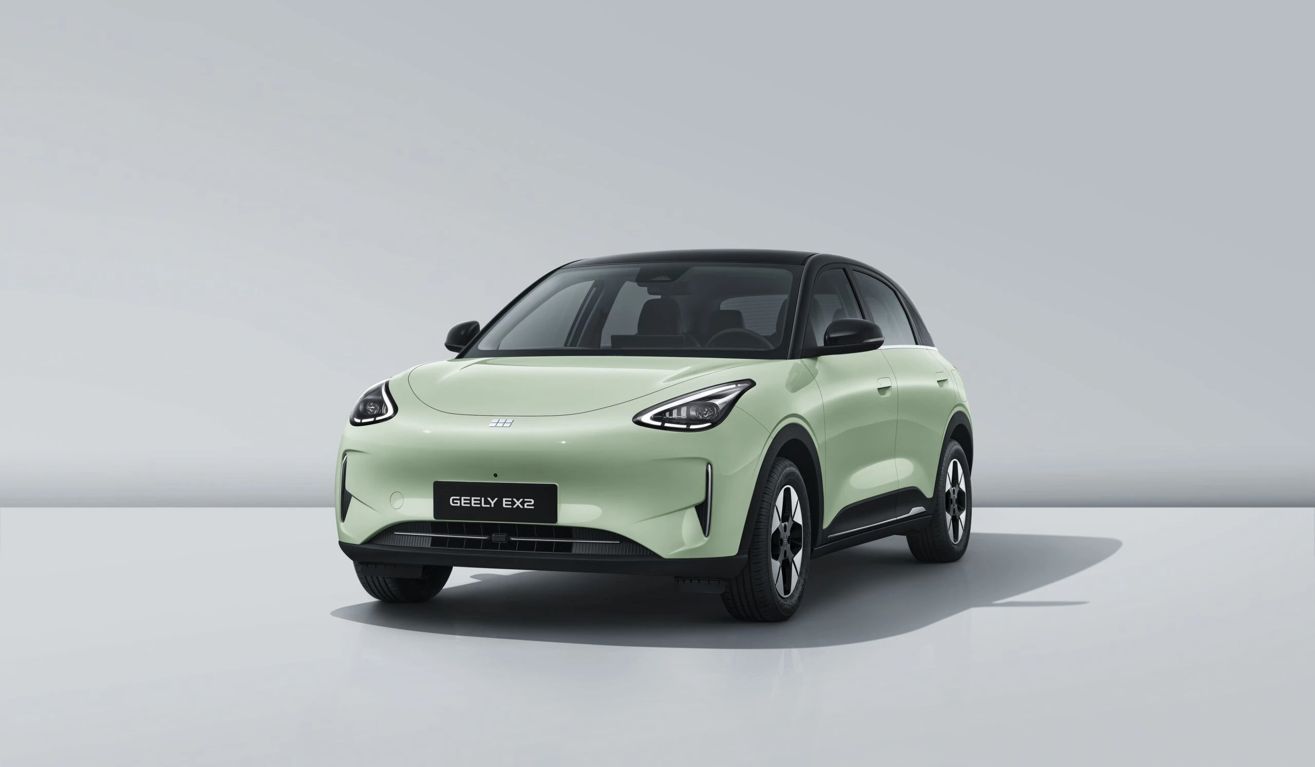 Geely EX2 35.4 kWh exterior view
