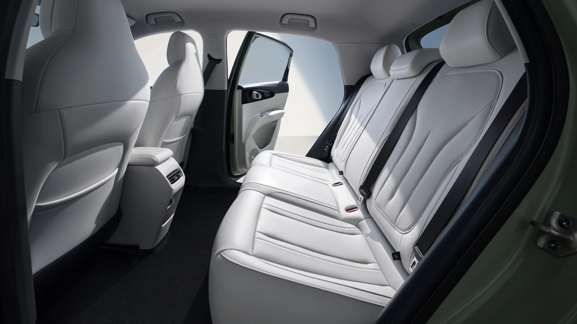 Geely EX2 47.1 kWh secondrowseats view
