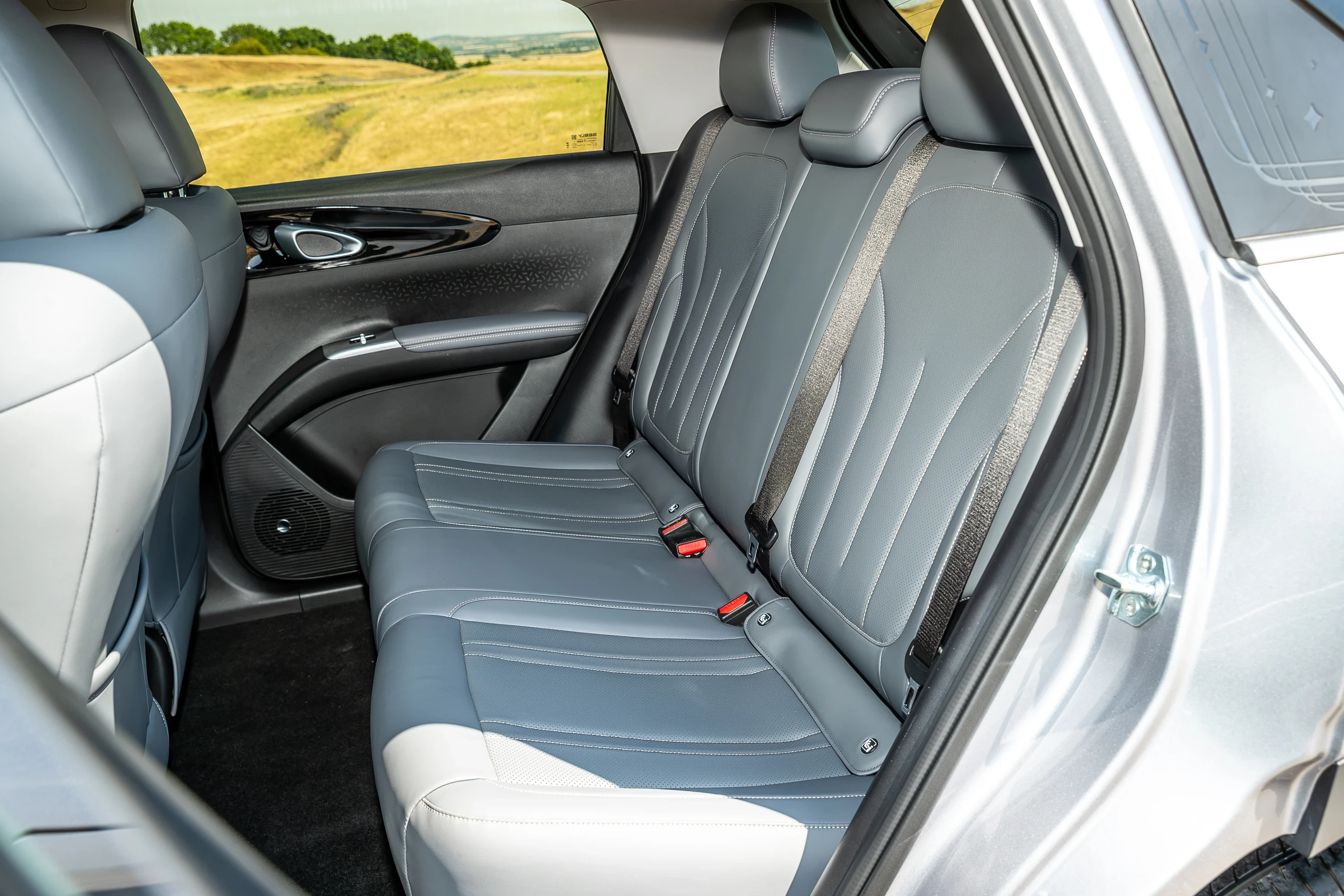 Geely EX2 47.1 kWh secondrowseats view